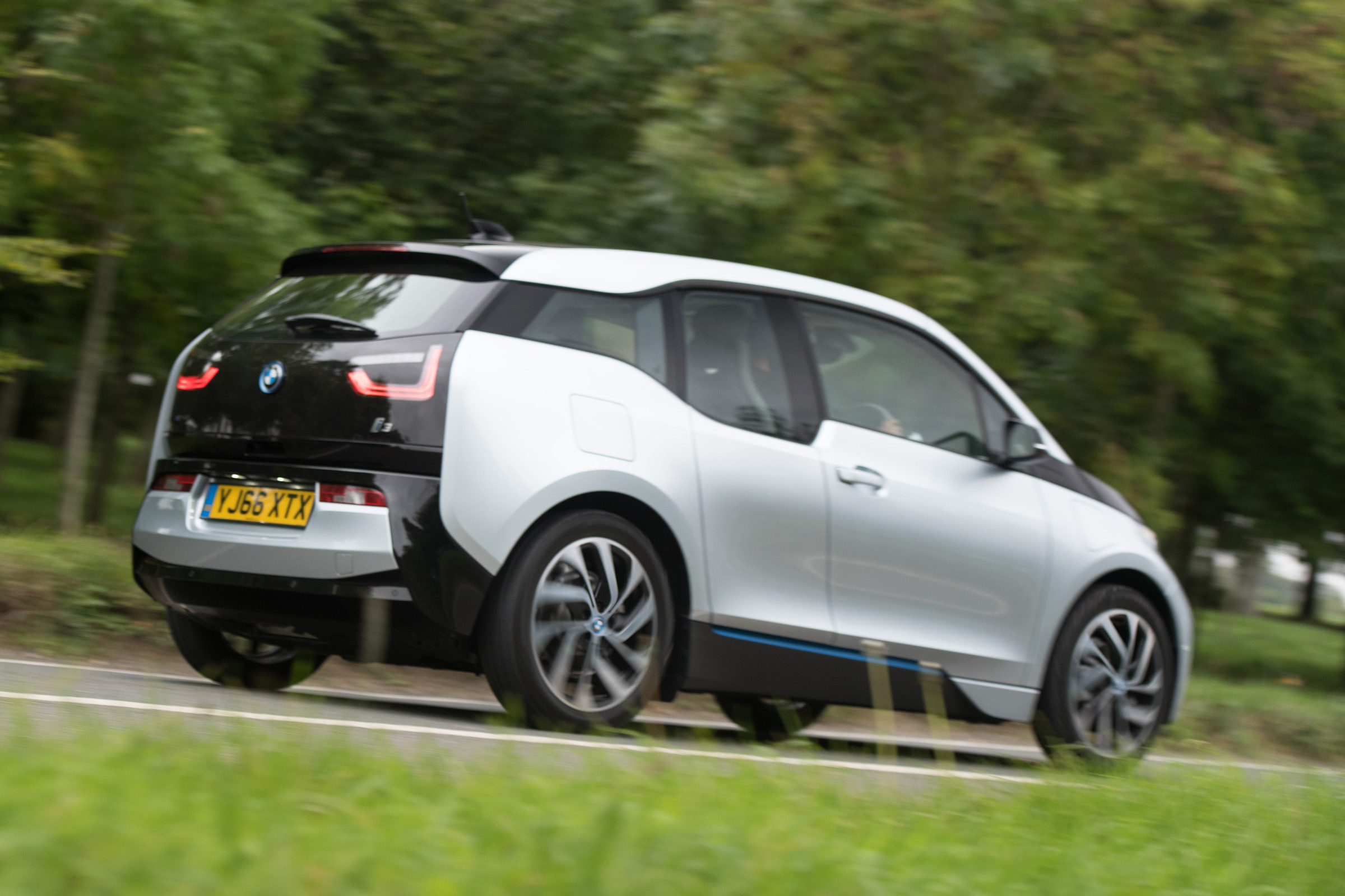 BMW i3 REx 94AH - new rear tracking