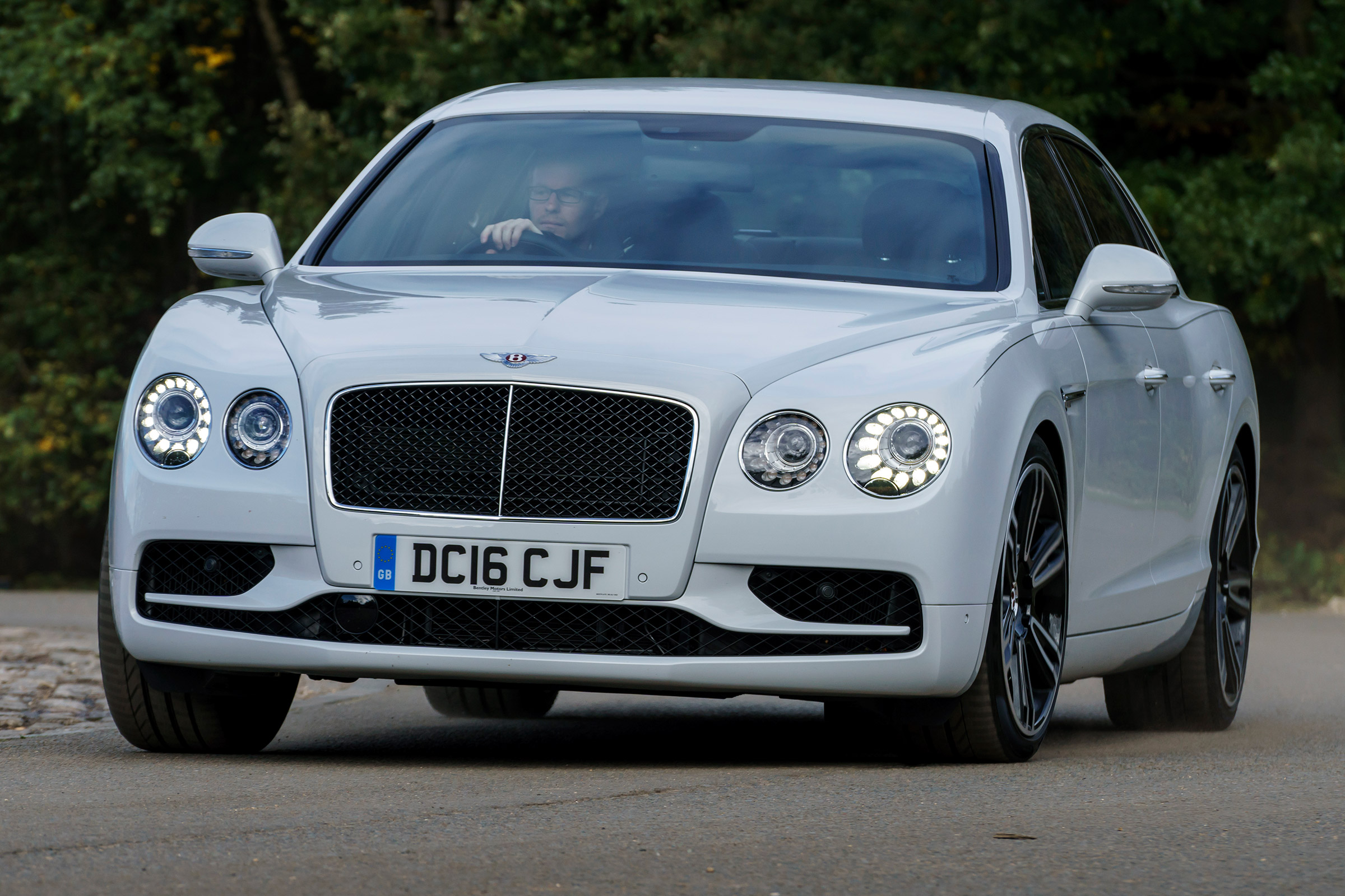 Bentley Flying Spur V8 S - front cornering