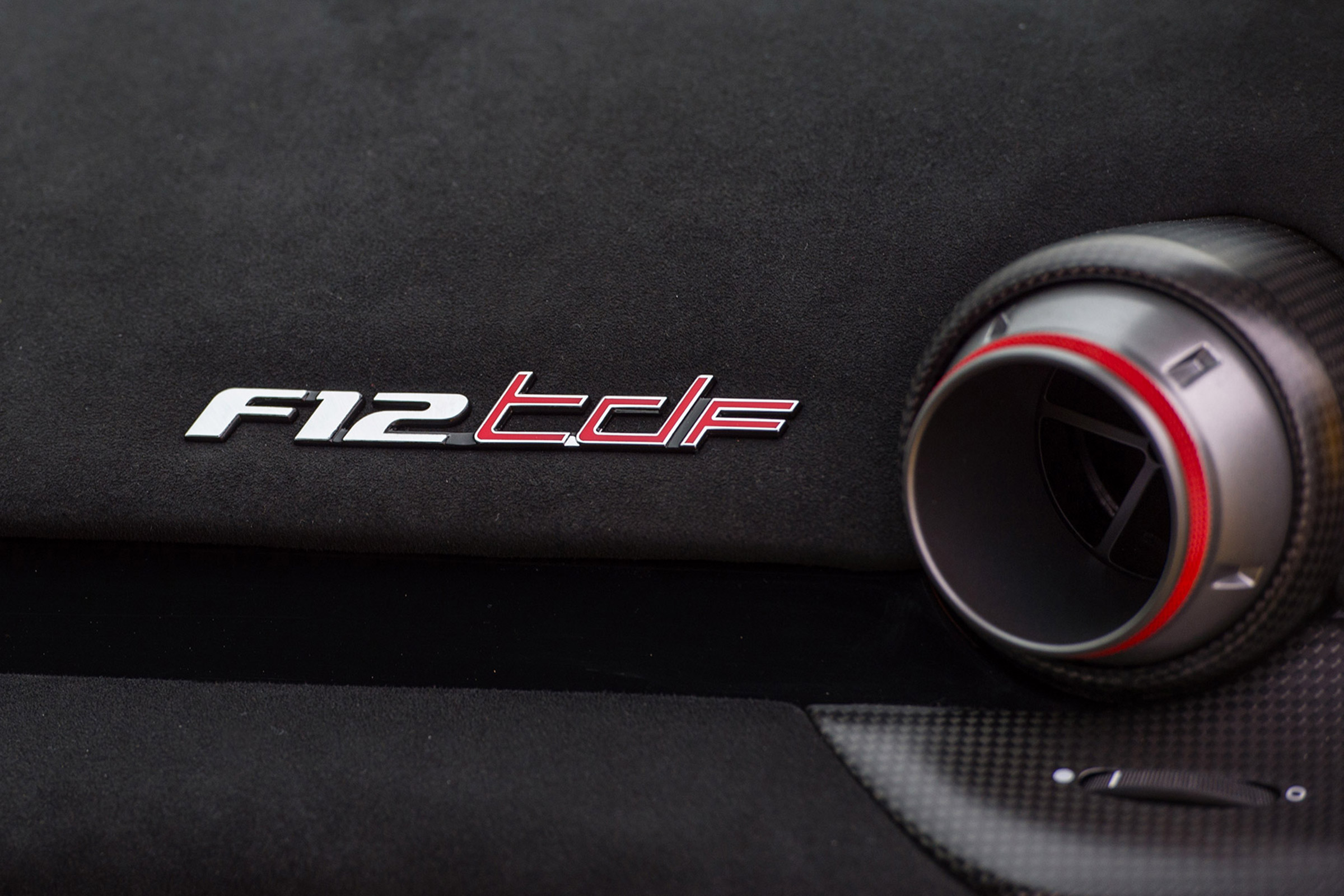 Ferrari F12tdf - vents