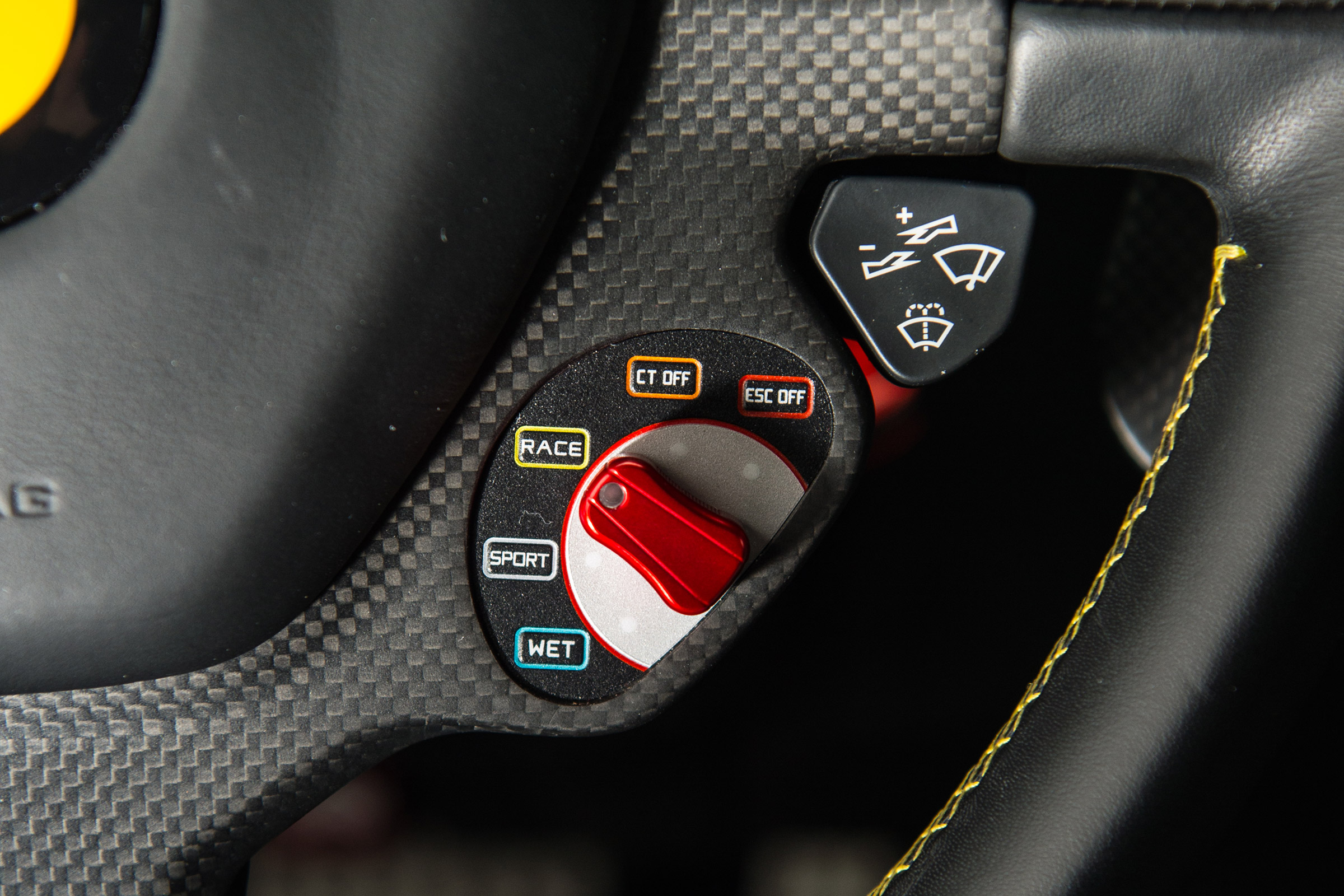 Ferrari F12tdf - steering wheel controls