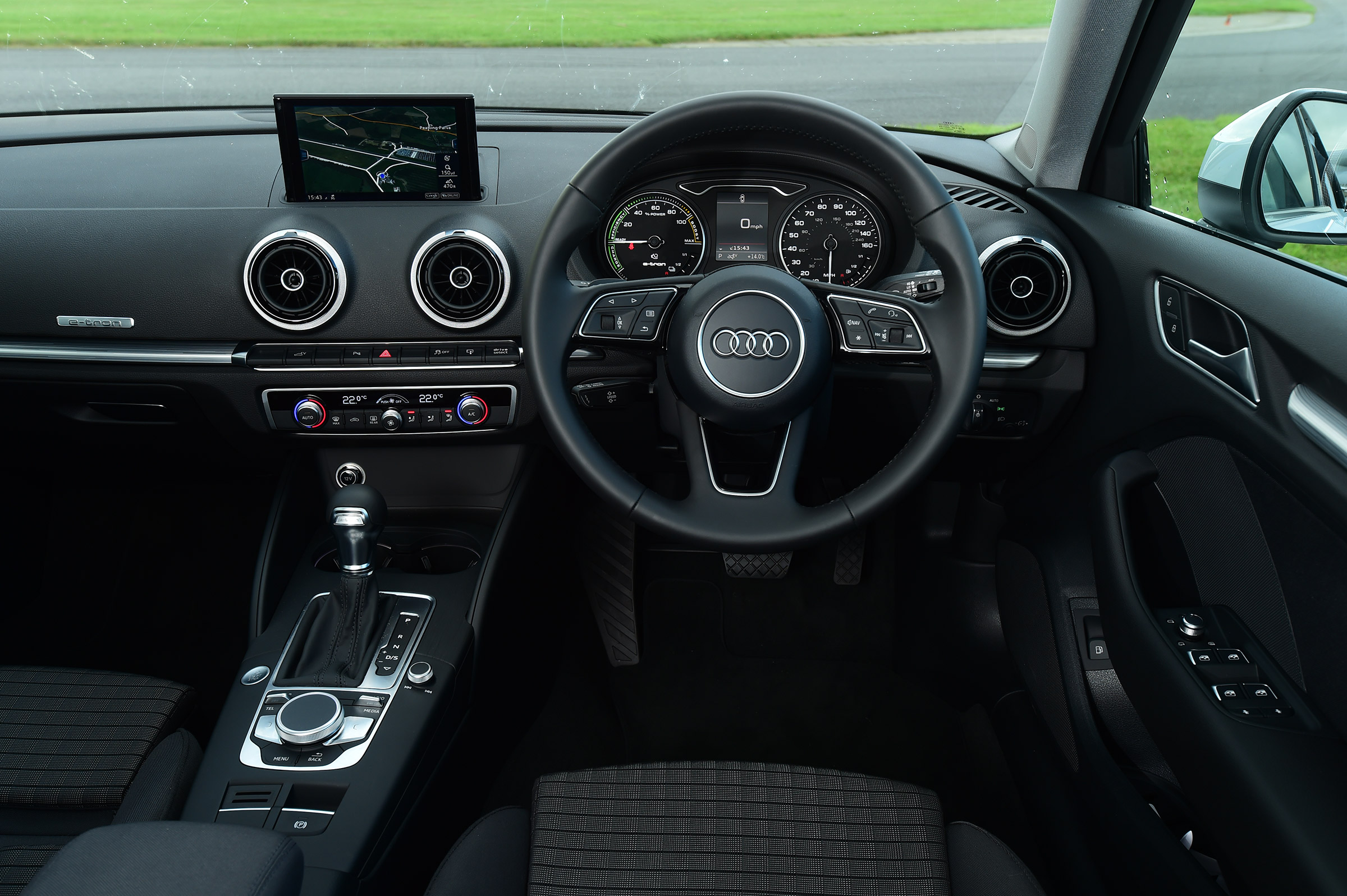 Audi A3 e-tron - dash