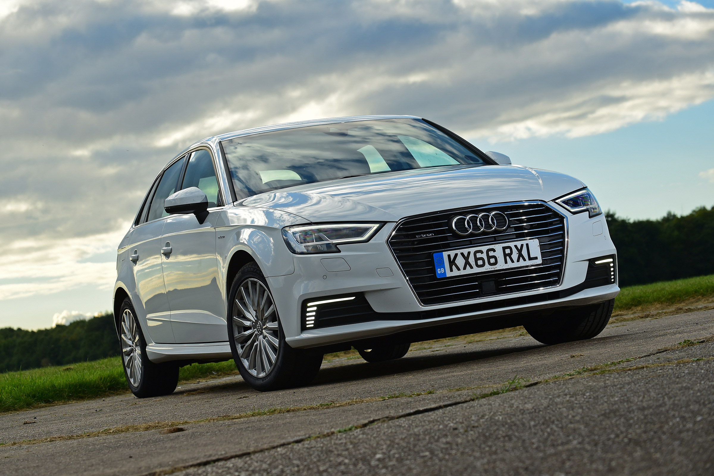 Audi A3 e-tron - front static