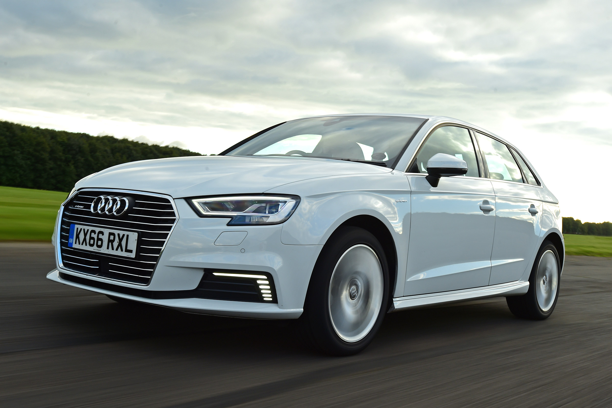 Audi A3 e-tron - front