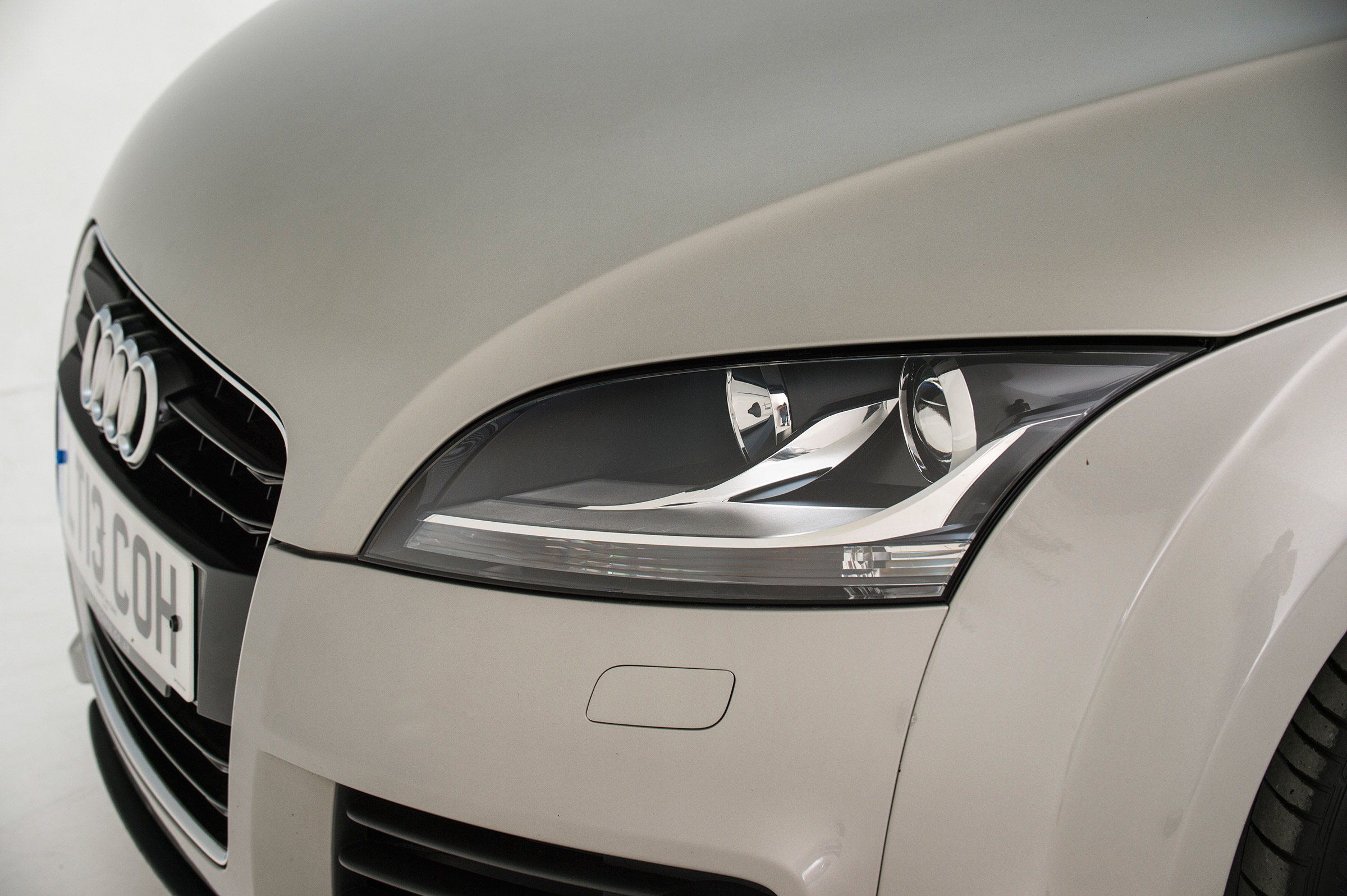 Used Audi TT - front light detail
