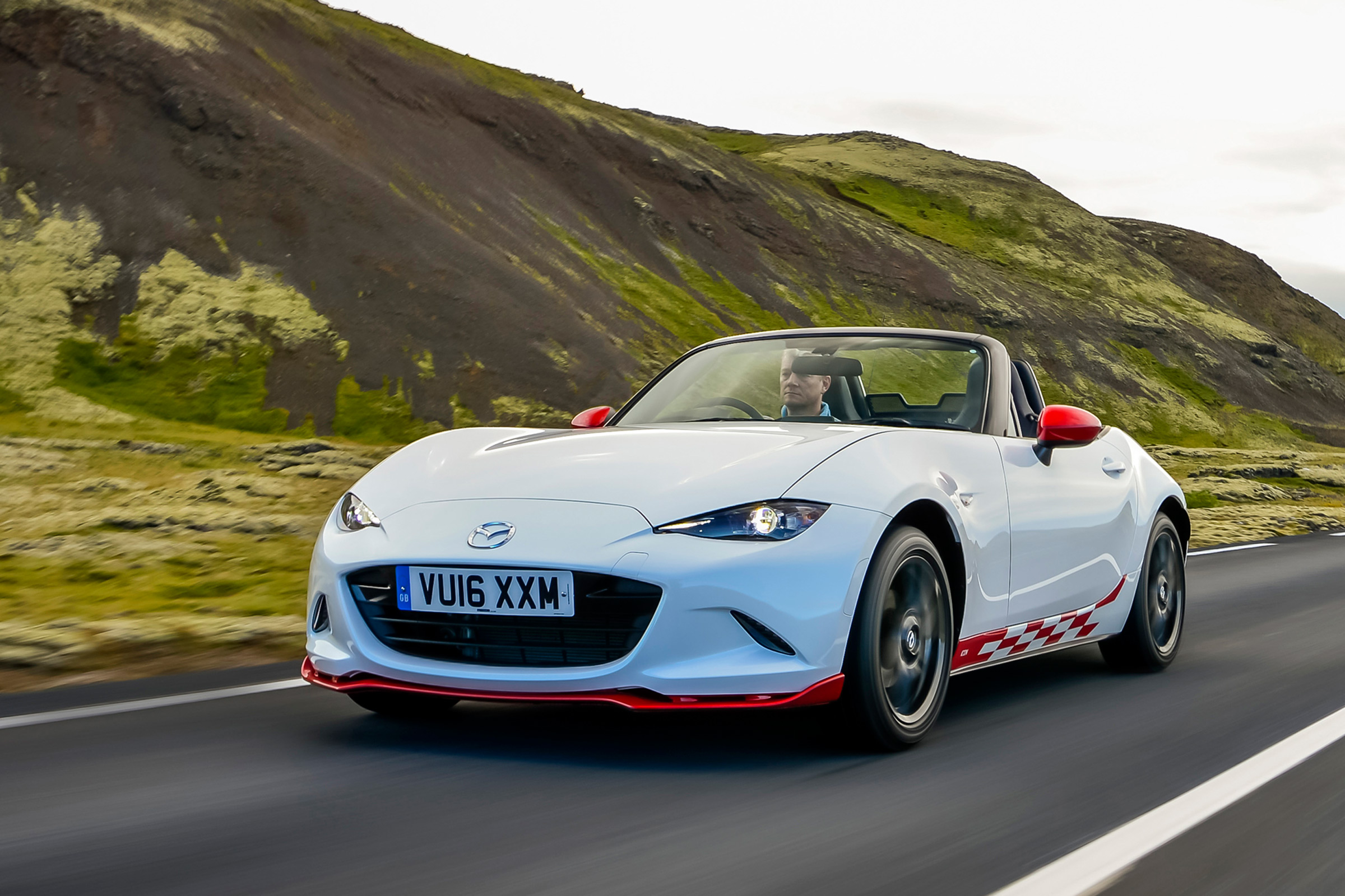 Mazda MX-5 Icon - front tracking