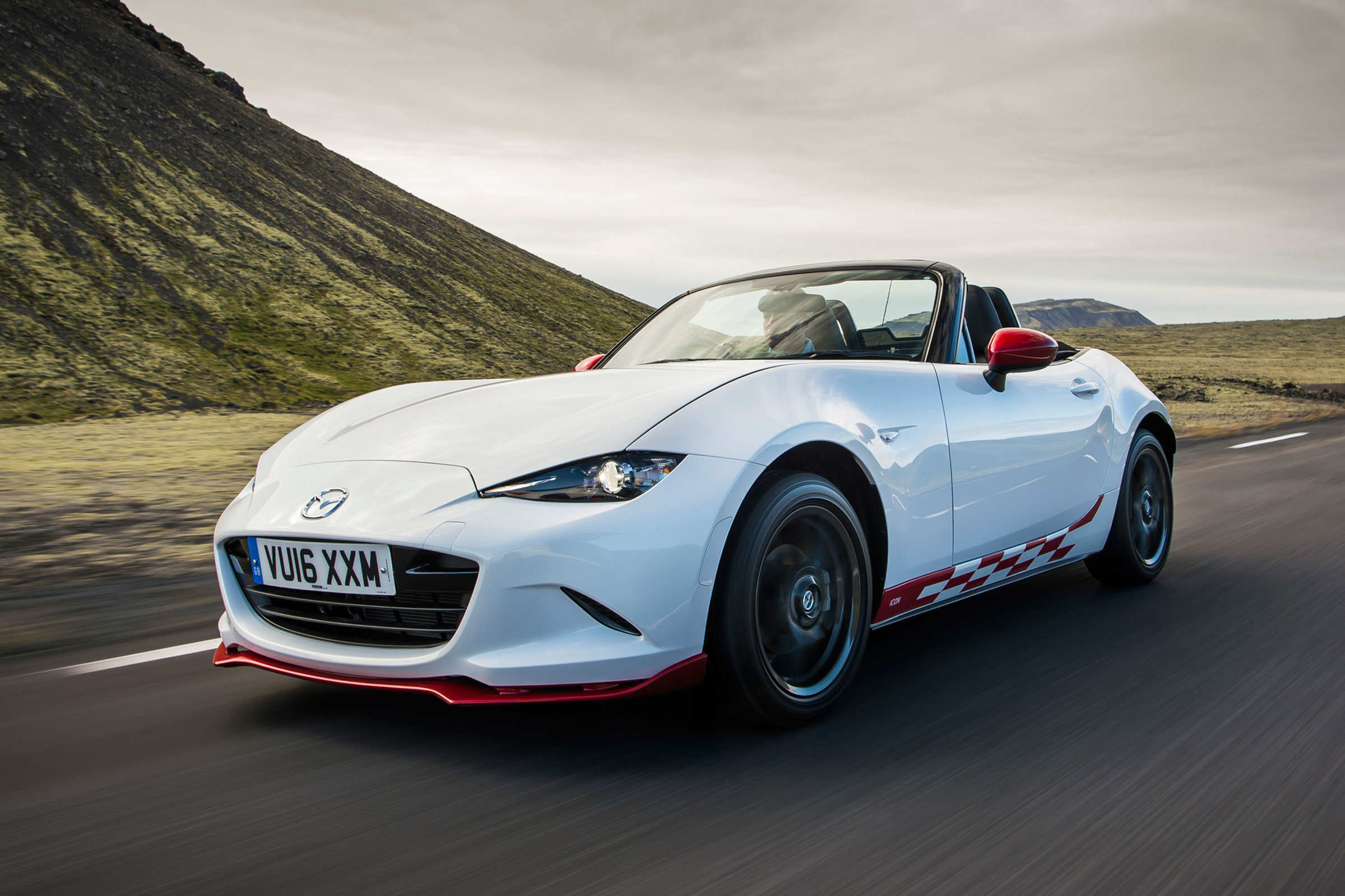 Mazda MX-5 Icon - front tracking 2