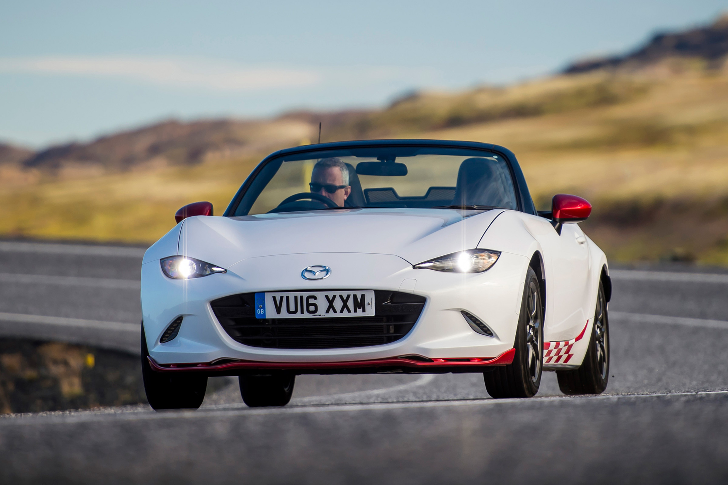 Mazda MX-5 Icon - front tracking 3