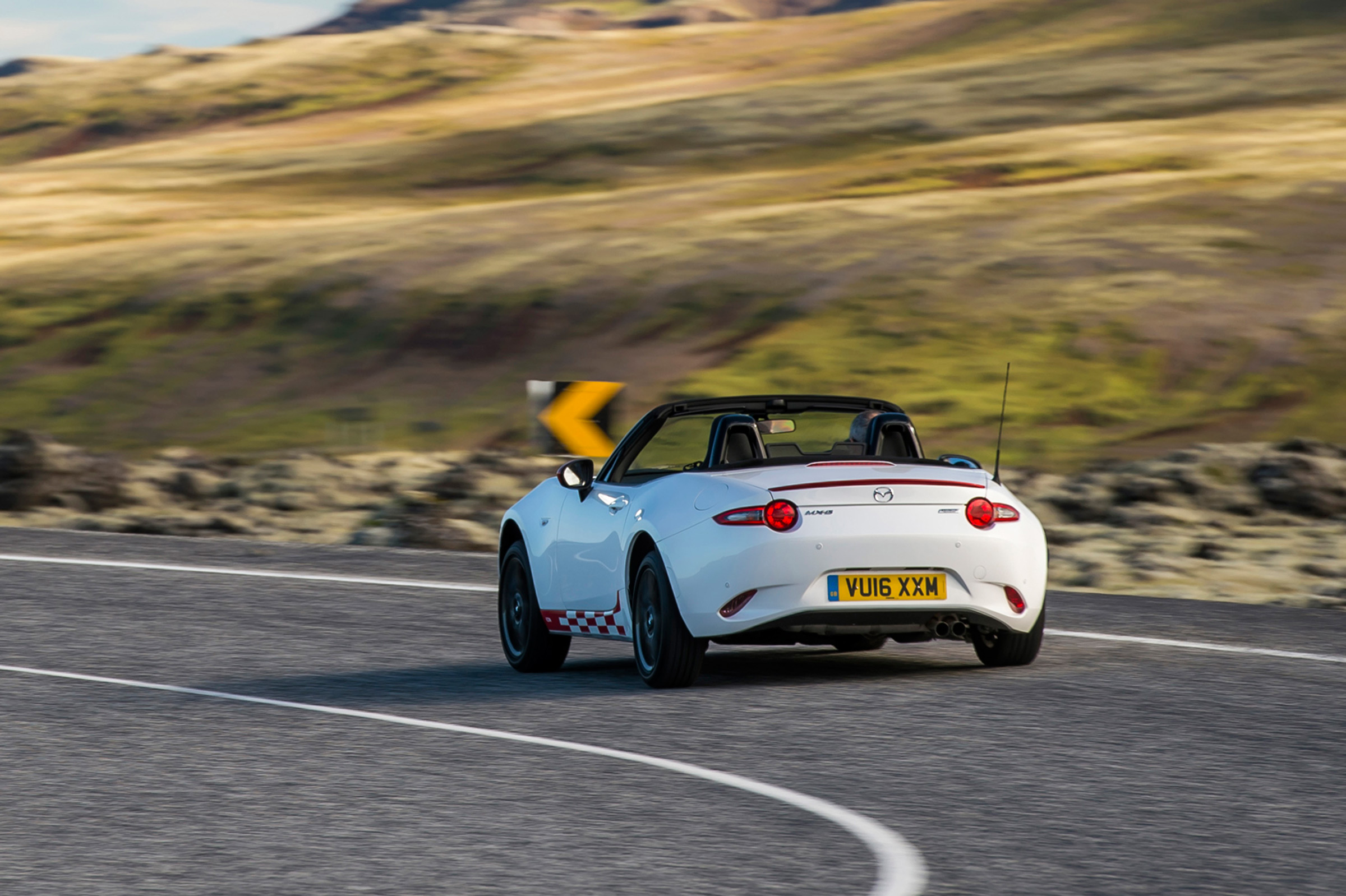Mazda MX-5 Icon - rear cornering