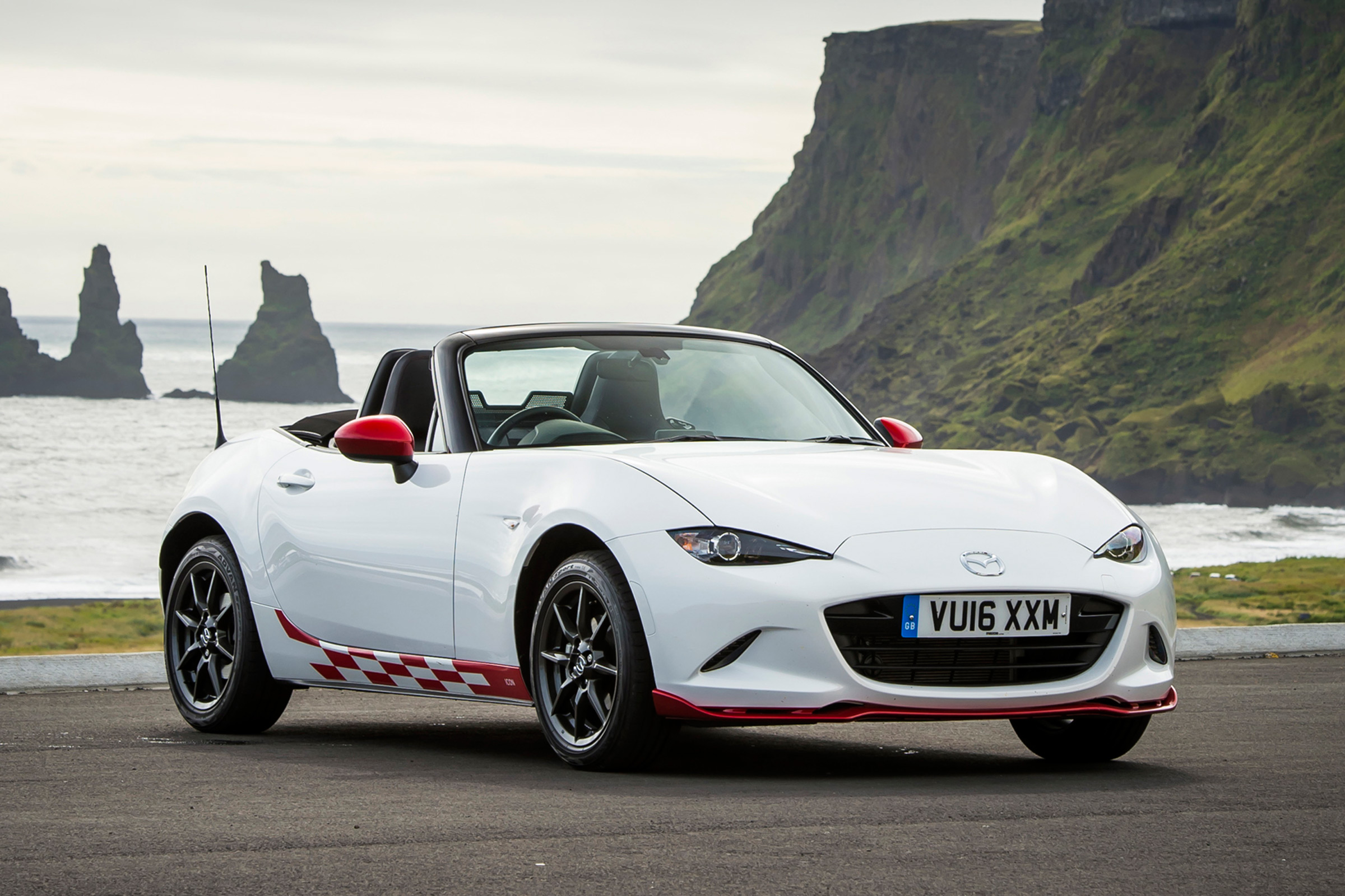 Mazda MX-5 Icon - front quarter
