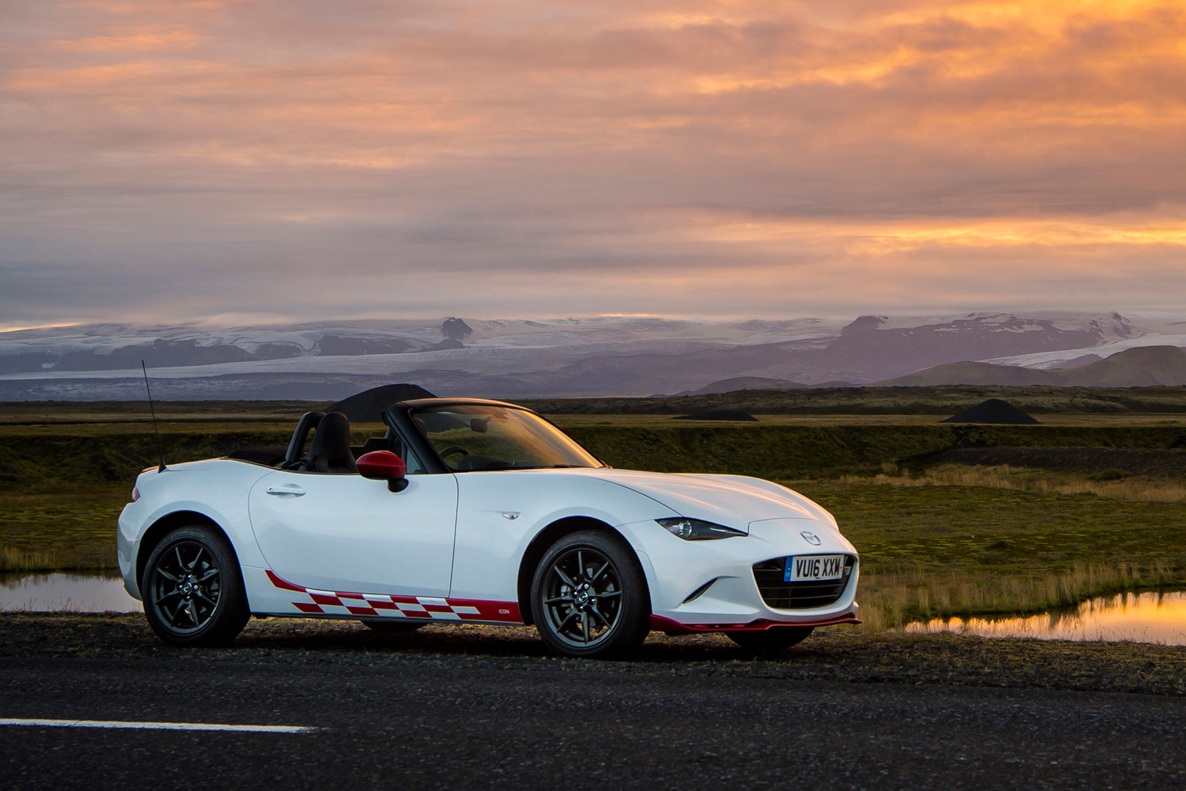 Mazda MX-5 Icon - side