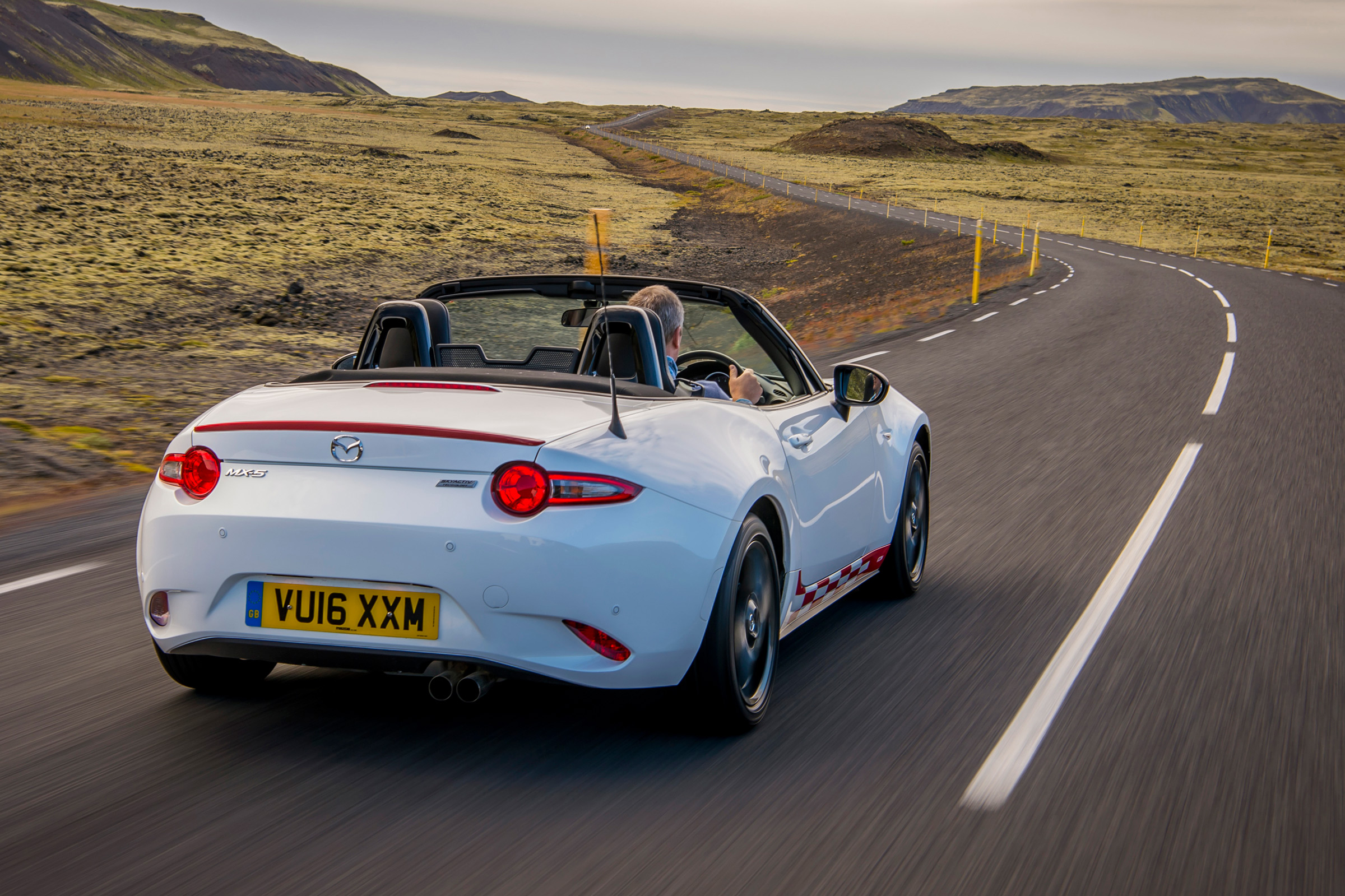 Mazda MX-5 Icon - rear tracking