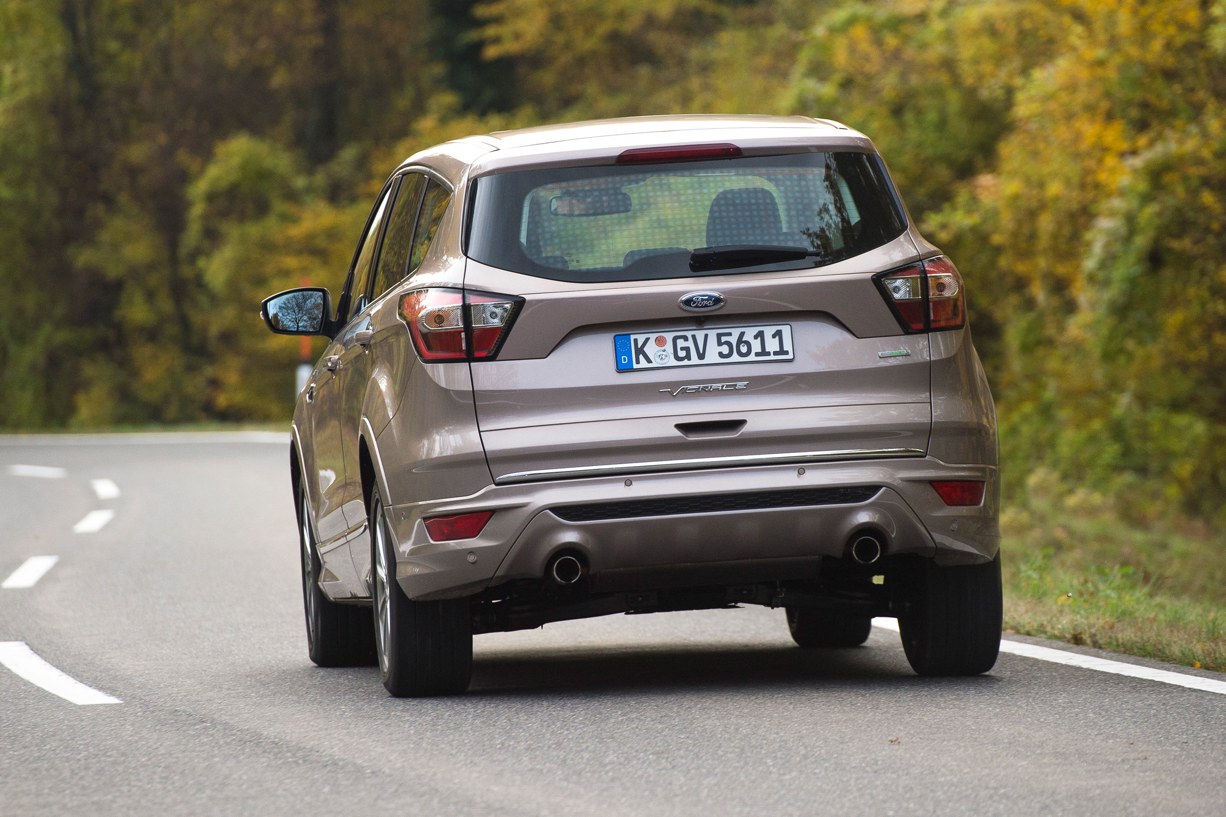 Ford Kuga Vignale 2016 - rear cornering