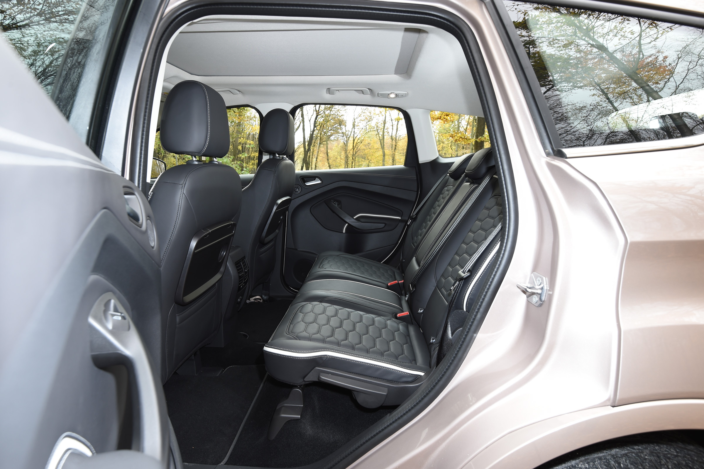 Ford Kuga Vignale 2016 - rear seats