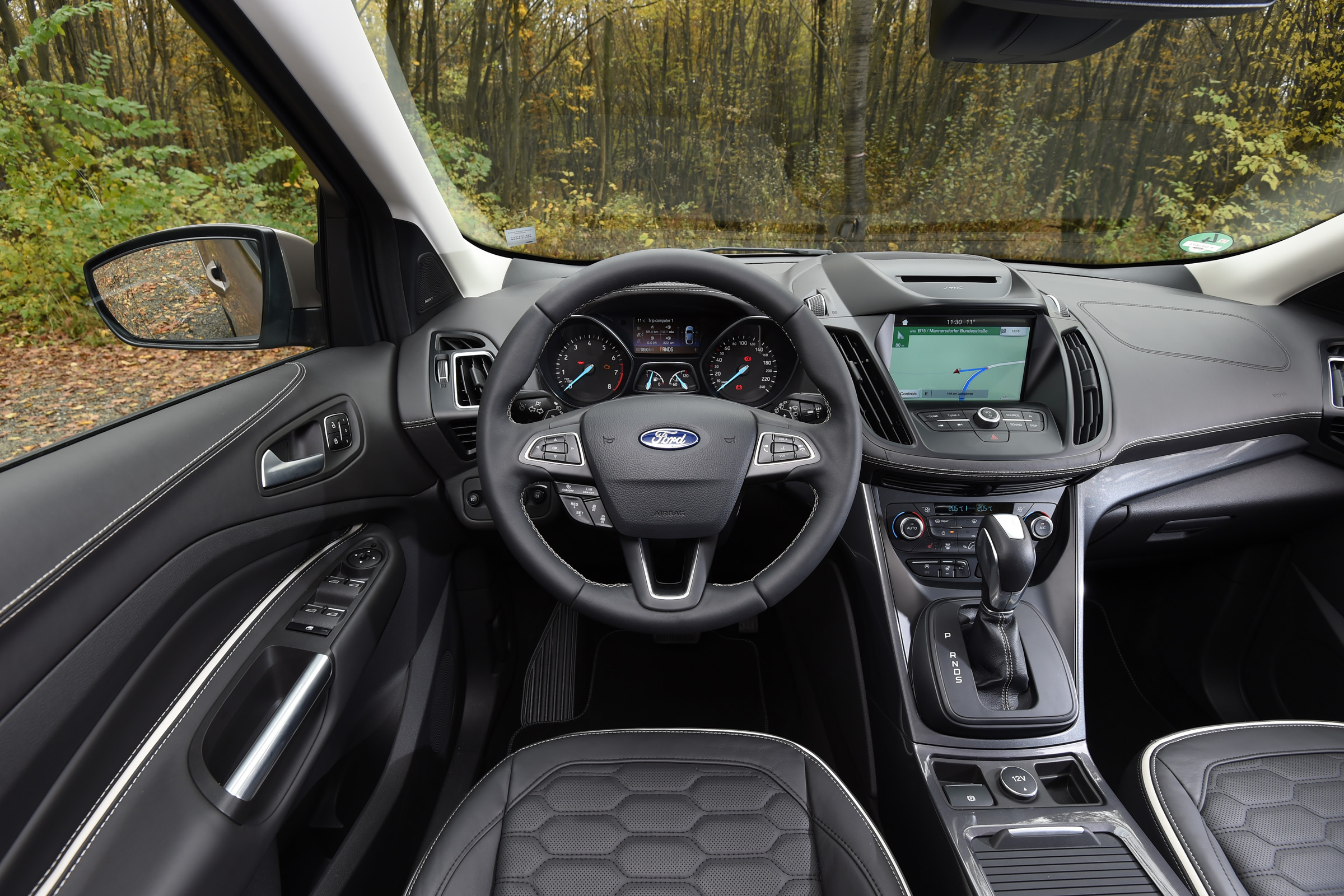 Ford Kuga Vignale 2016 - interior