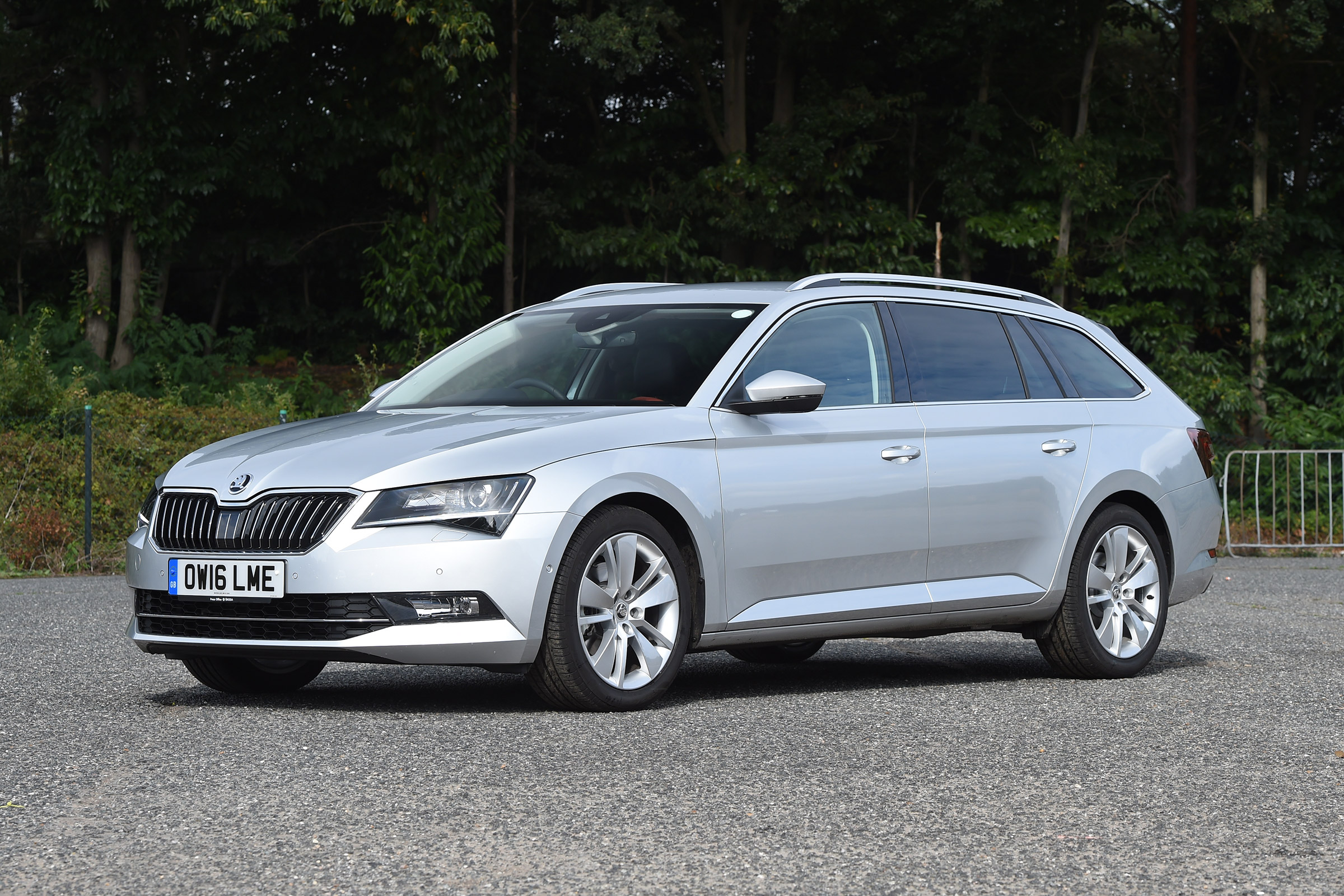 Skoda Superb Estate - front static