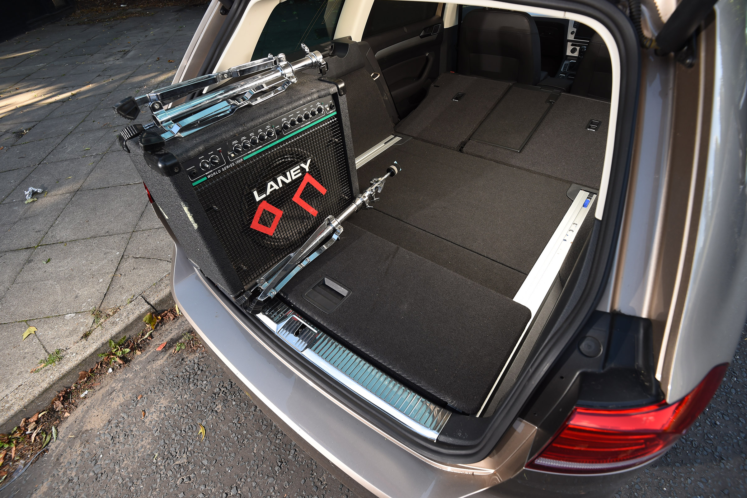Long-term test review Volkswagen Passat Estate - load system