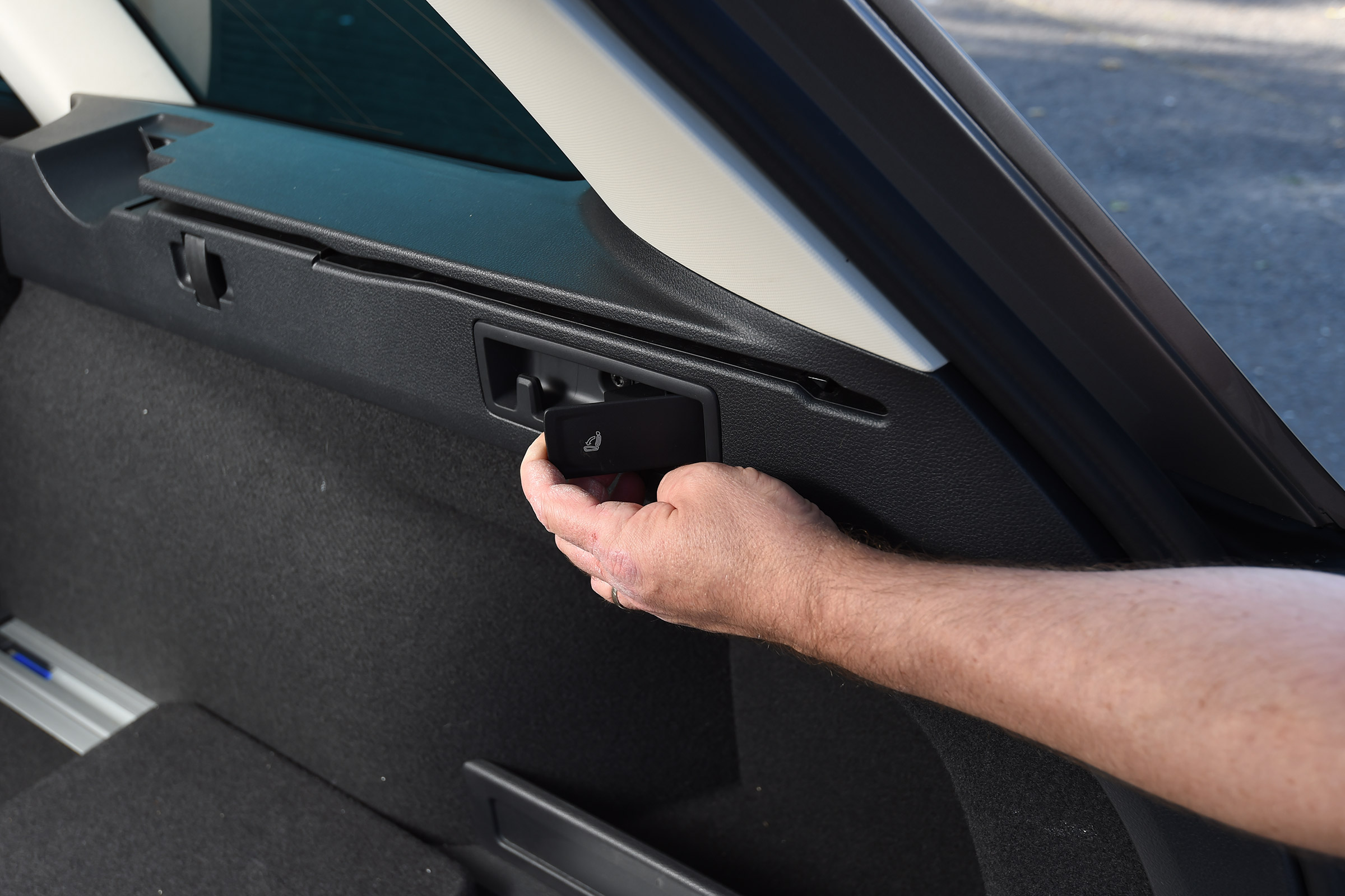 Long-term test review Volkswagen Passat Estate - seat folding