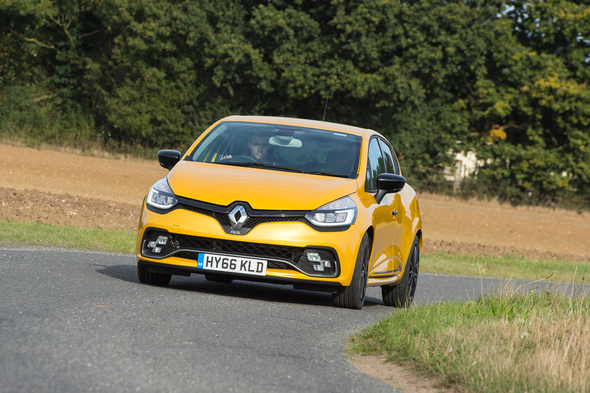 Renault Clio RS 220 Trophy - front tracking