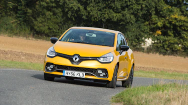 Renault Clio RS 220 Trophy - front tracking