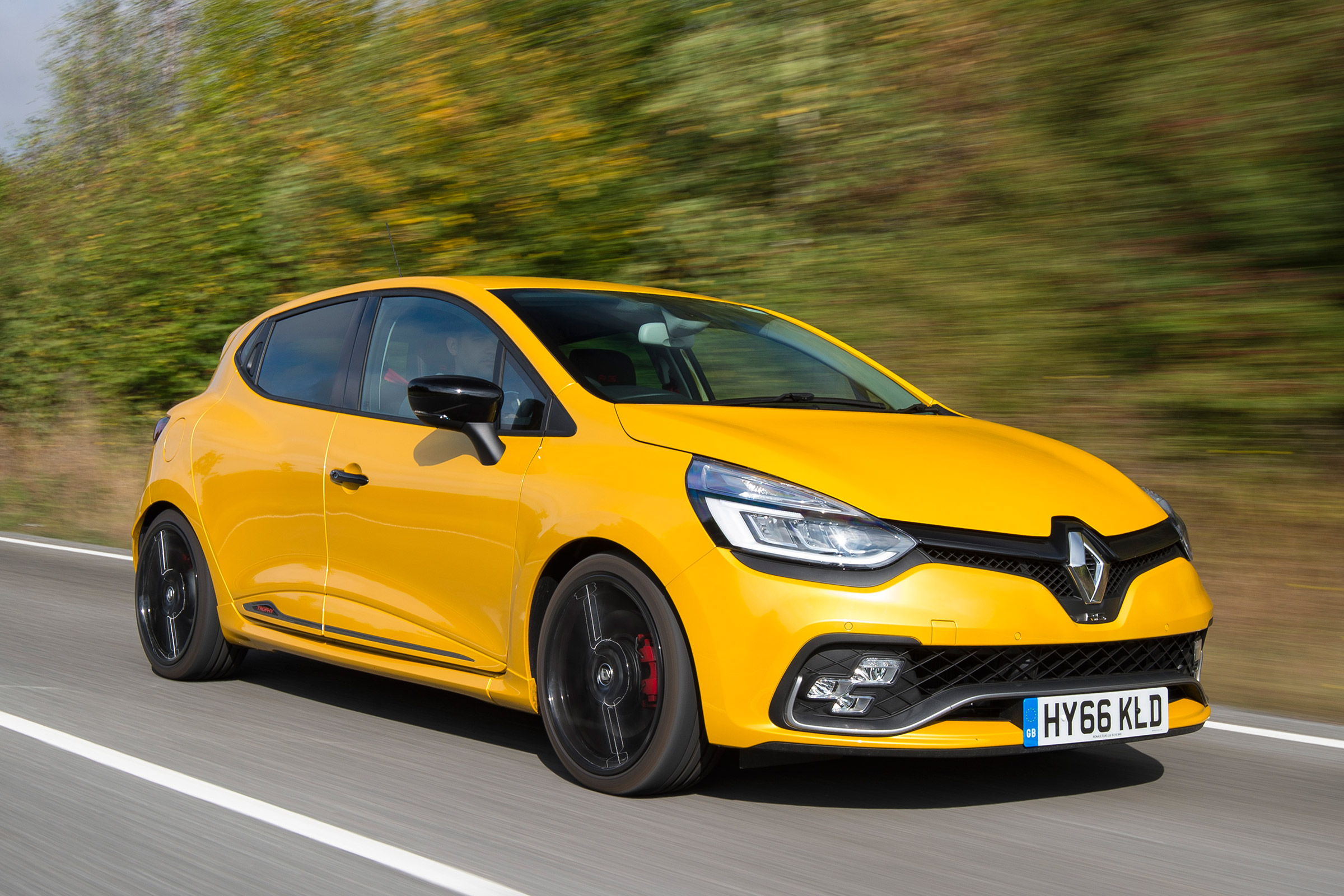 Renault Clio RS 220 Trophy - front action