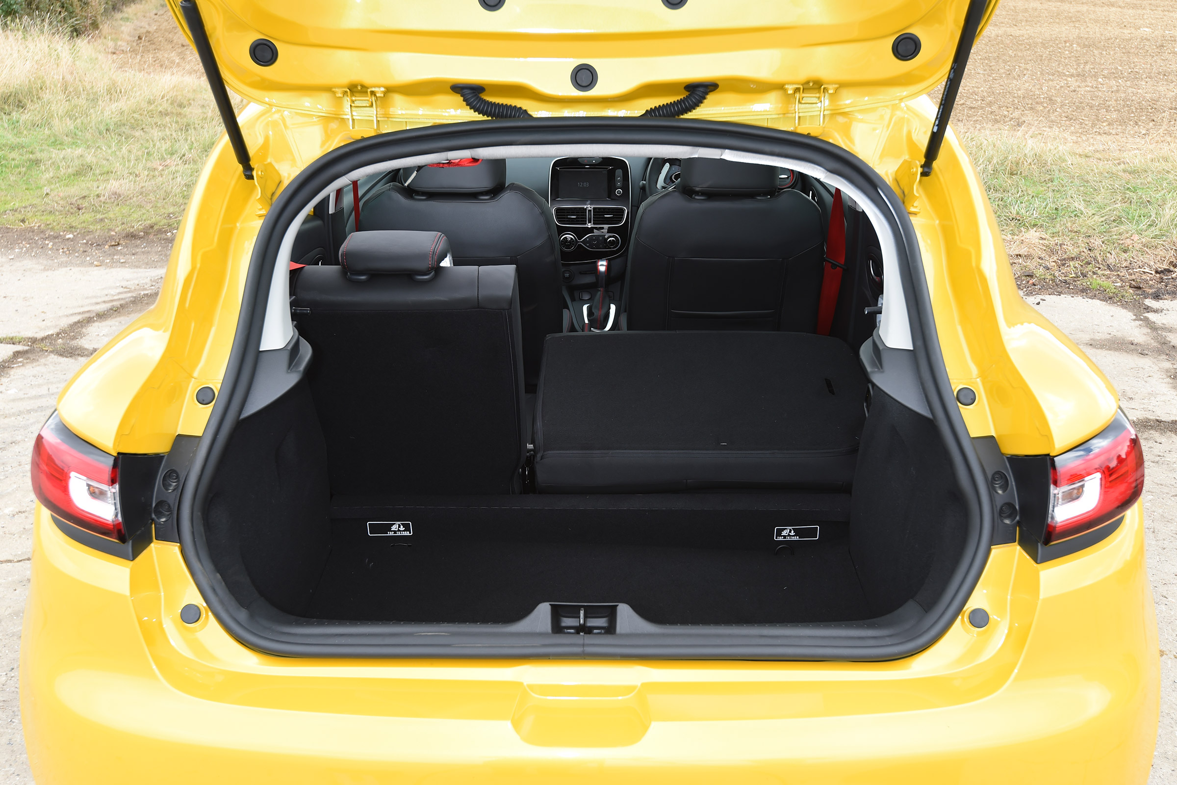 Renault Clio RS 220 Trophy - boot