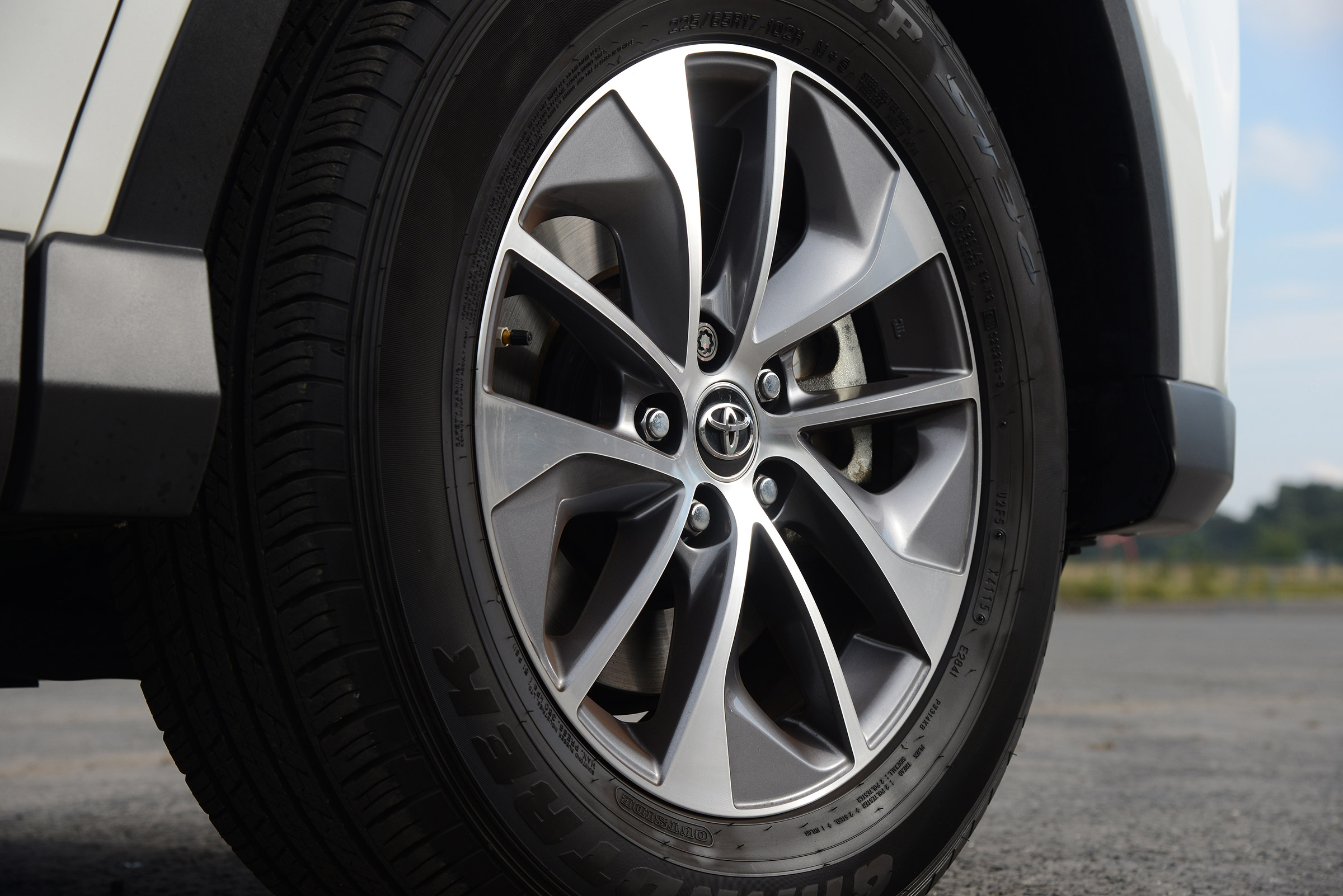 Toyota RAV4 Hybrid - wheel detail