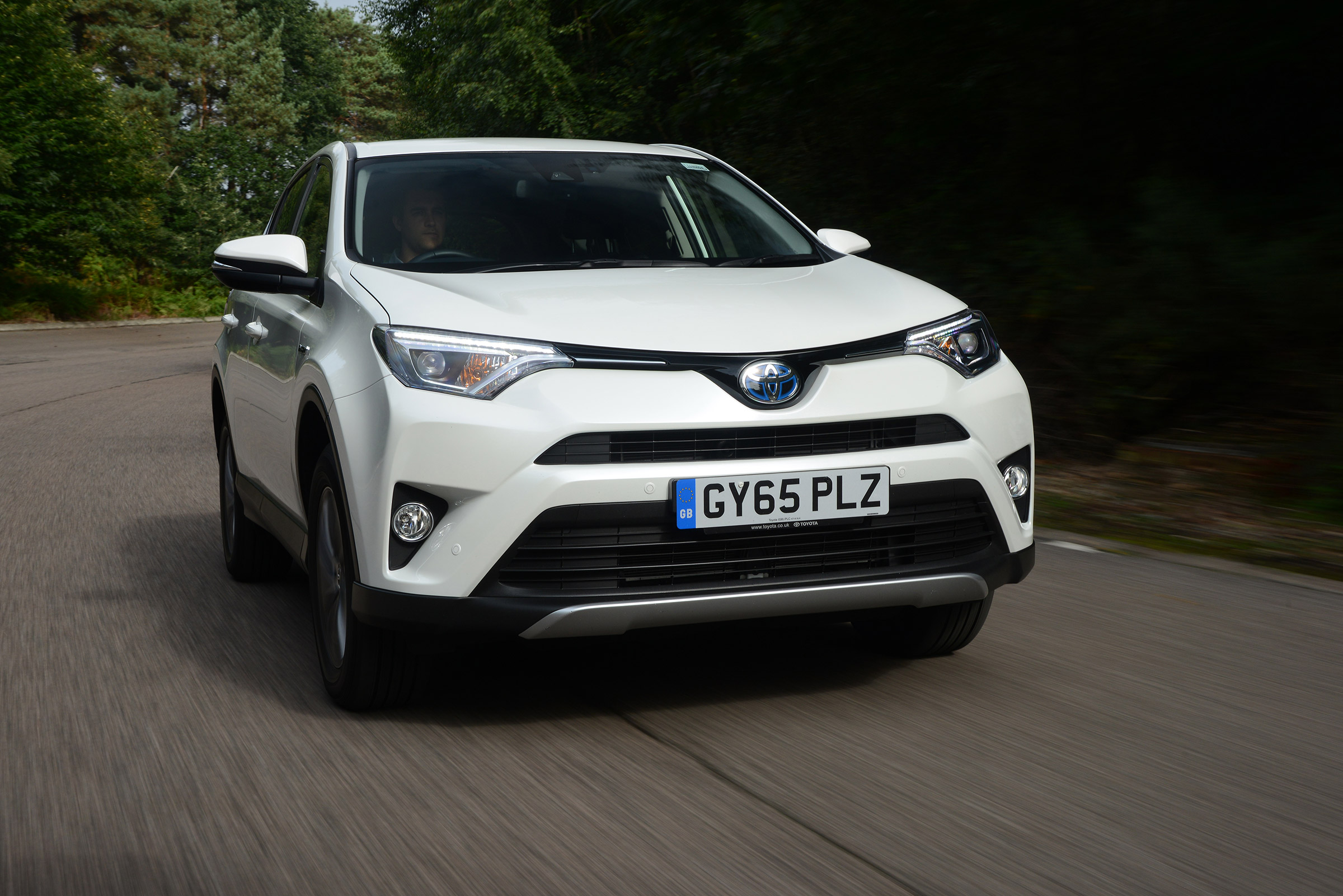Toyota RAV4 Hybrid - front tracking