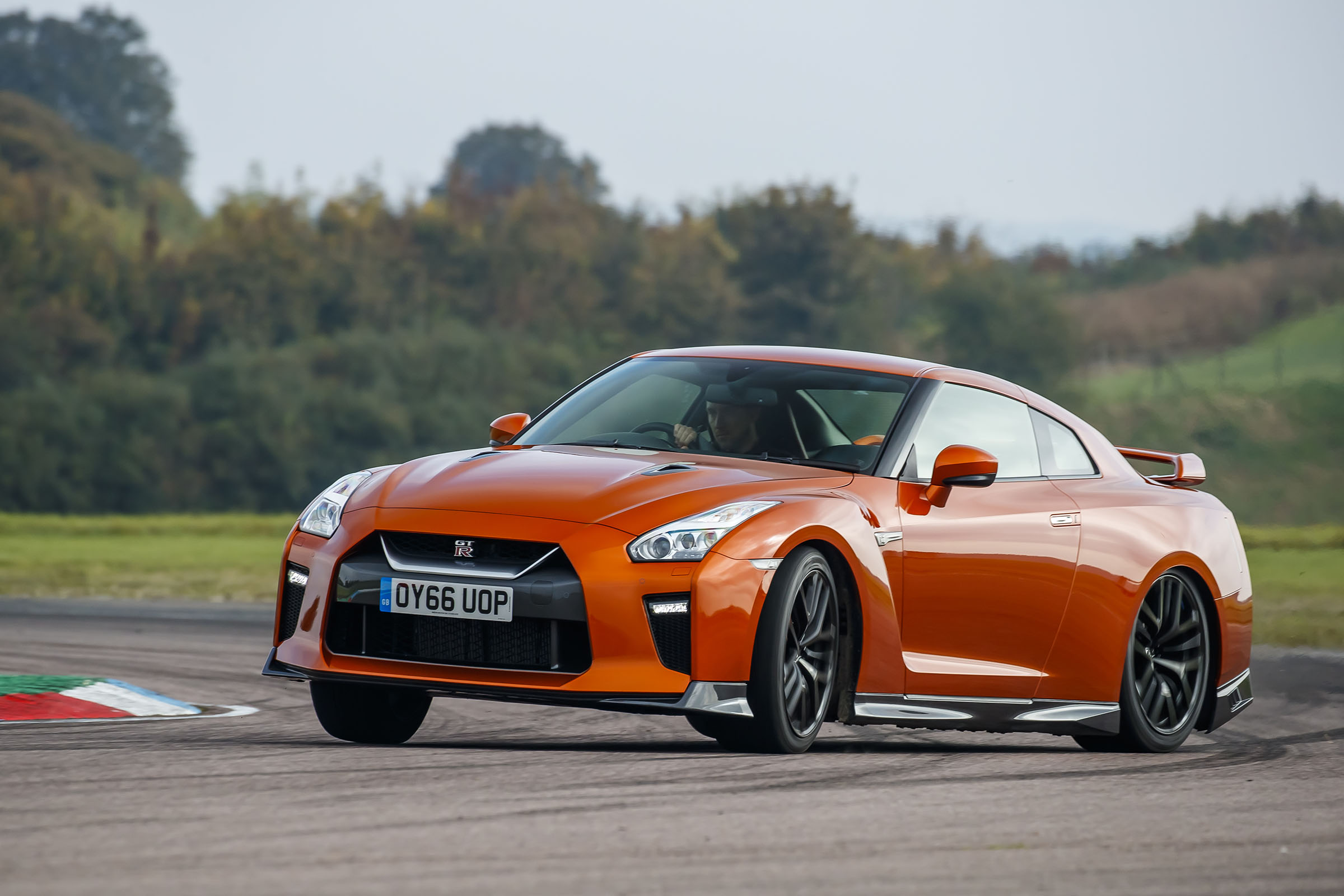 Nissan GT-R 2017 track