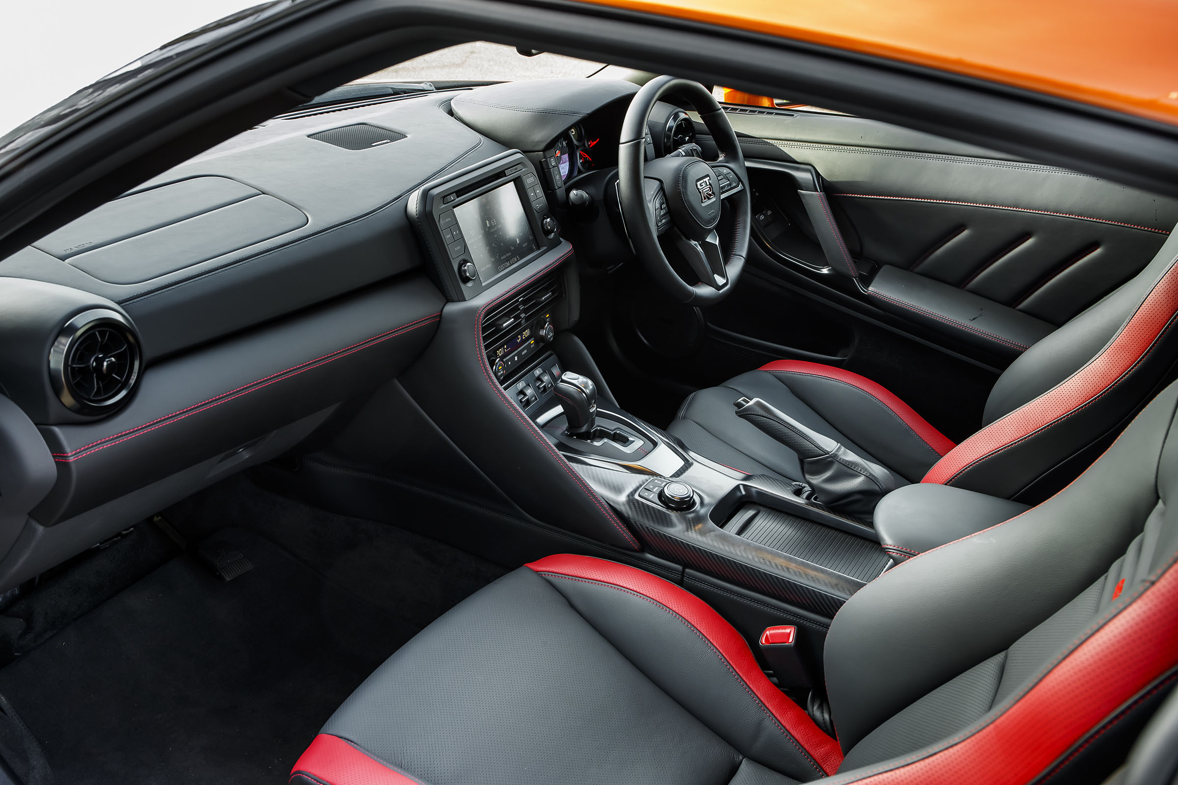 Nissan GT-R 2017 interior