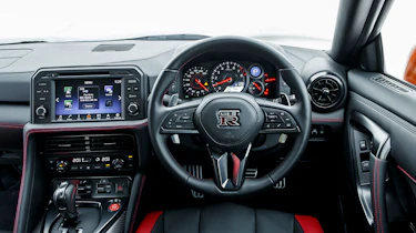 Nissan GT-R 2017 dash