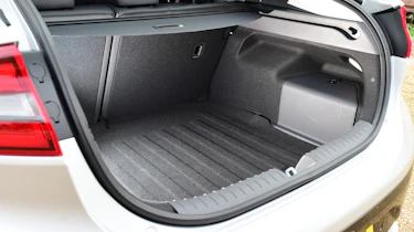 Hyundai IONIQ hybrid 2016 UK - boot