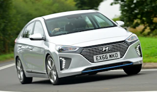 Hyundai IONIQ hybrid 2016 UK - front cornering