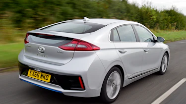 Hyundai IONIQ hybrid 2016 UK - rear tracking