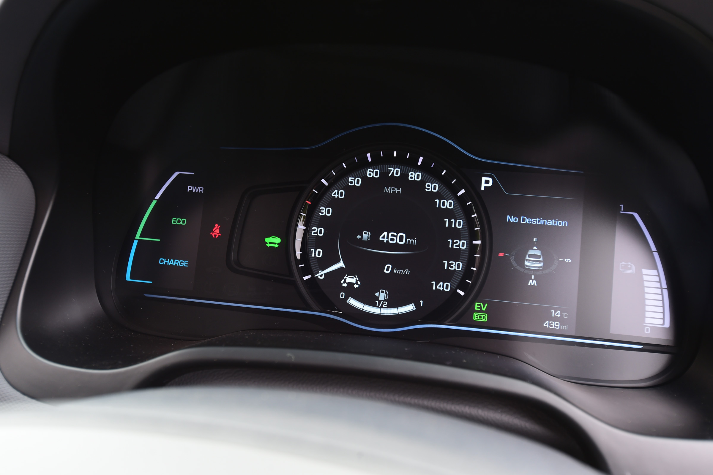 Hyundai IONIQ hybrid 2016 UK - instruments