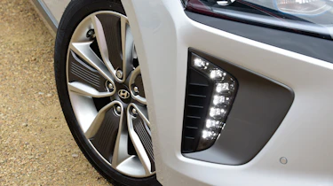 Hyundai IONIQ hybrid 2016 UK - wheel