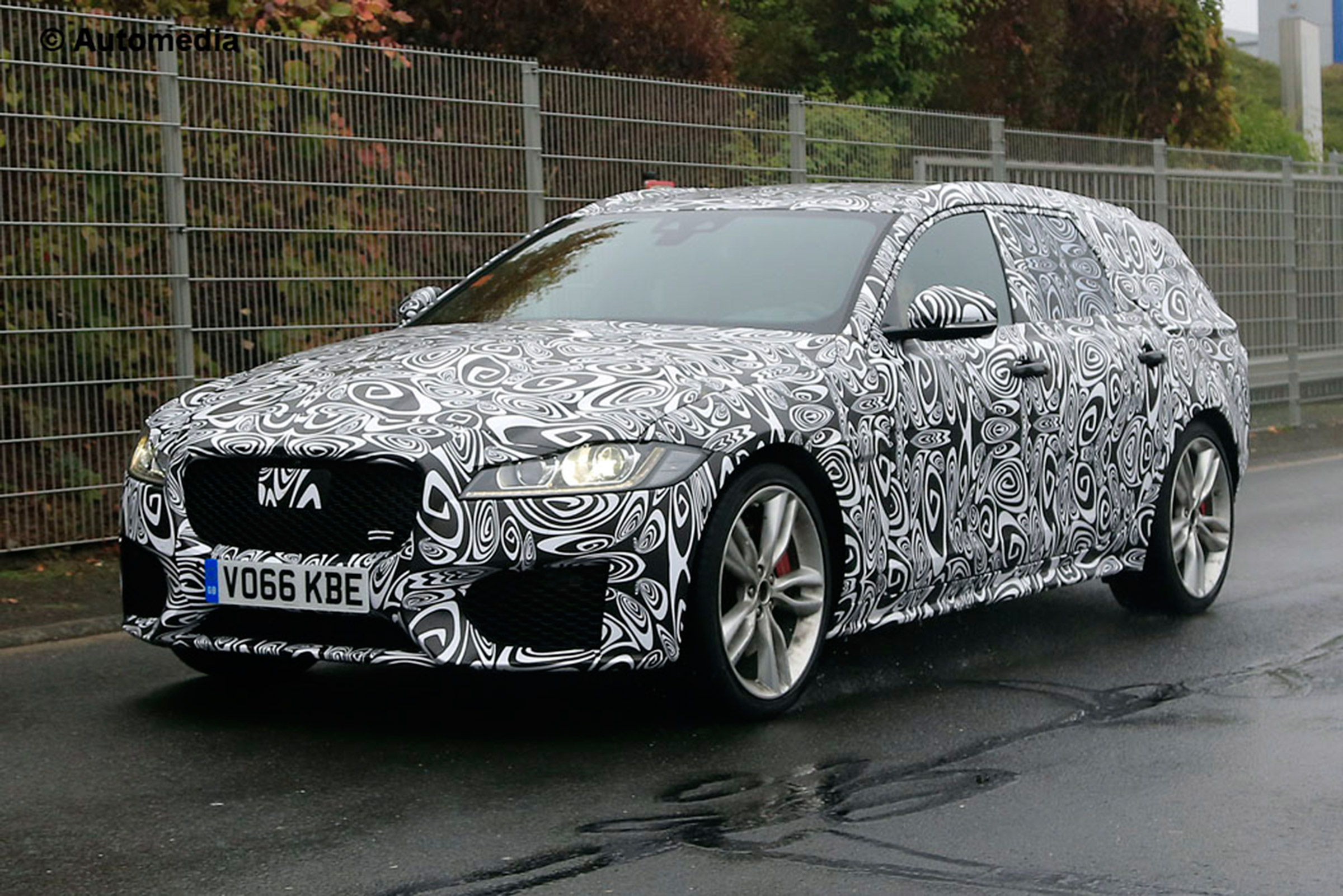 Jaguar XF Sportbrake spy shot - front