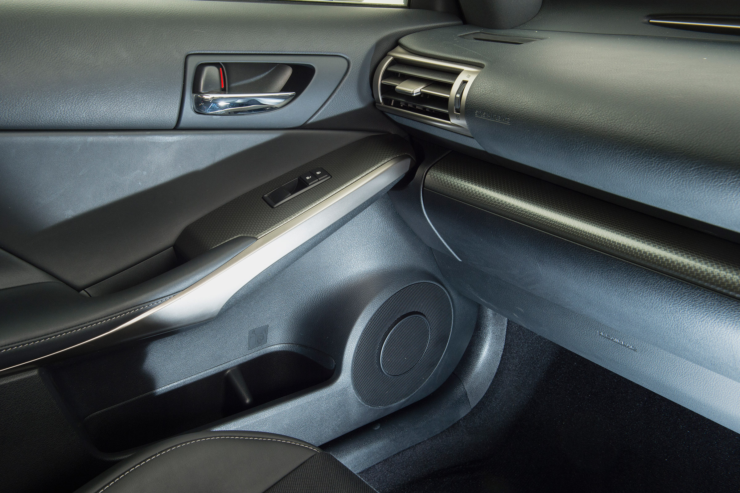 Used Lexus IS - interior detail