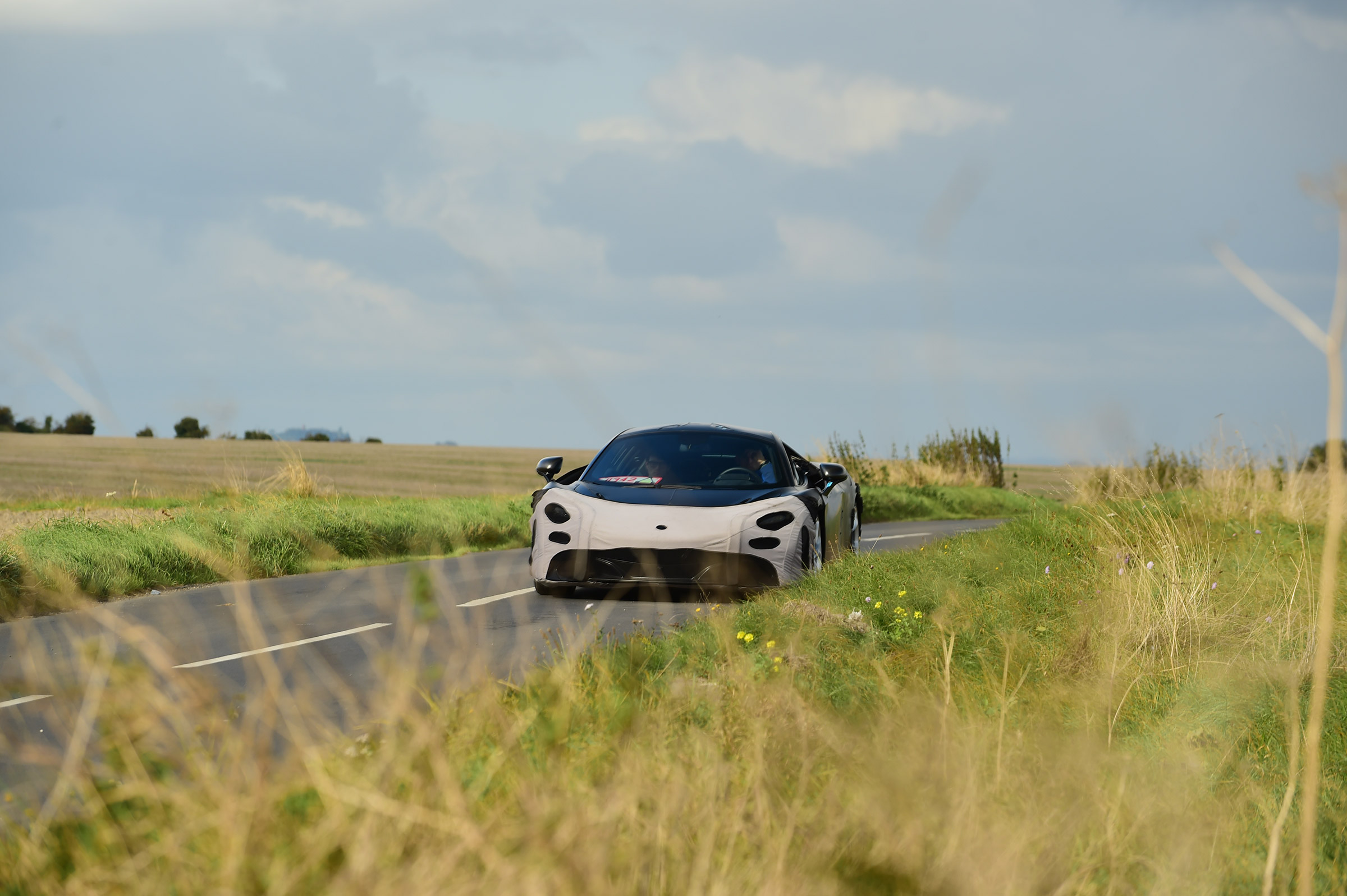 McLaren 650S replacement - spyshot front distance