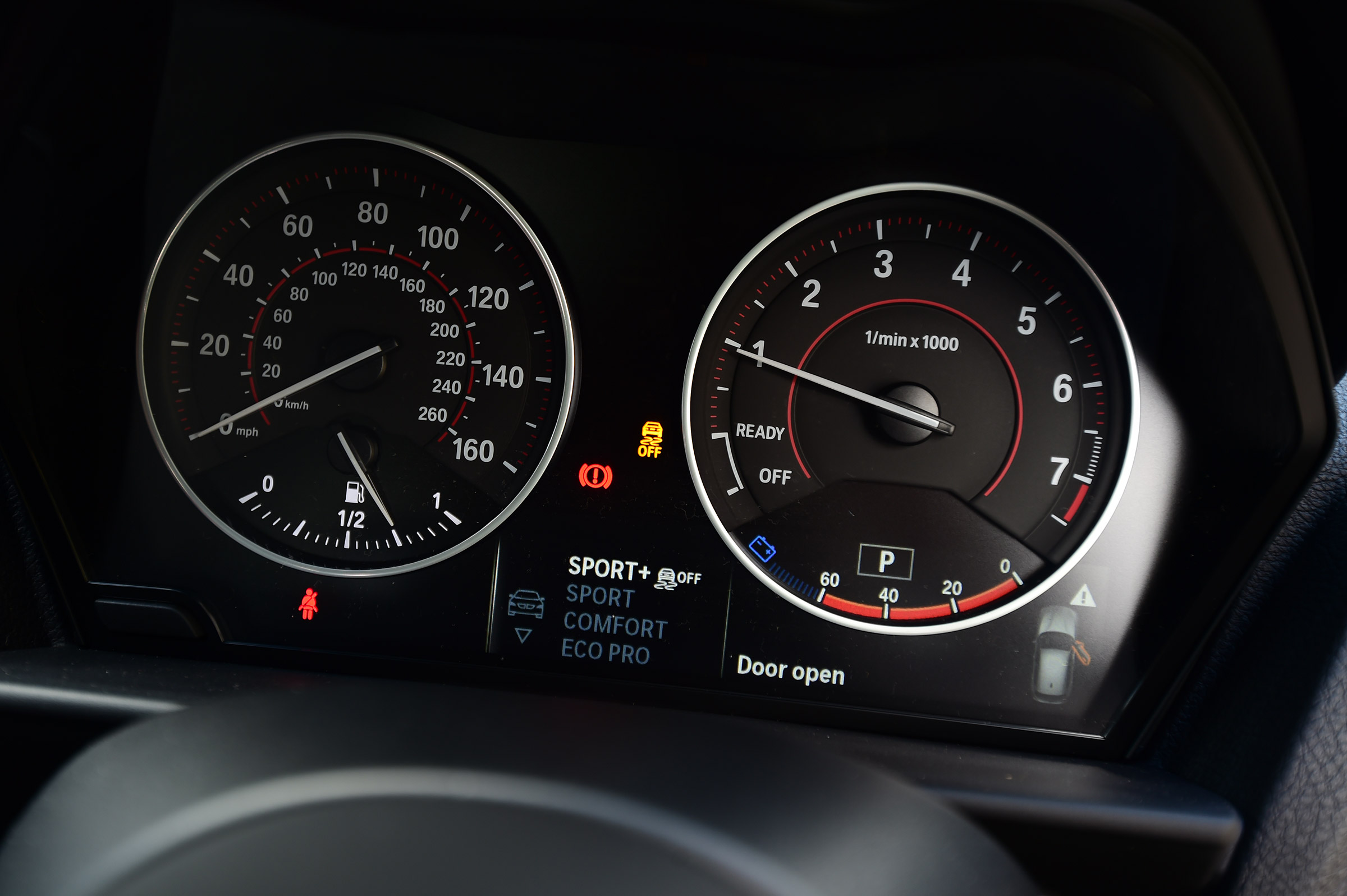 BMW M140i - dials