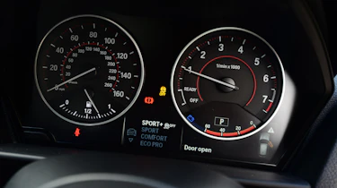 BMW M140i - dials