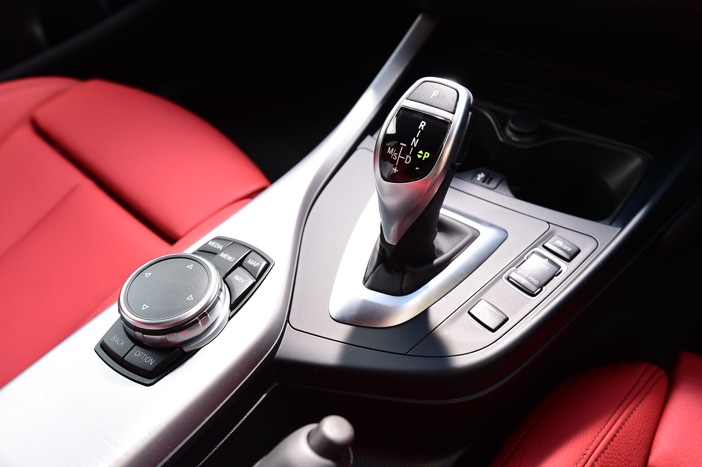 BMW M140i - centre console
