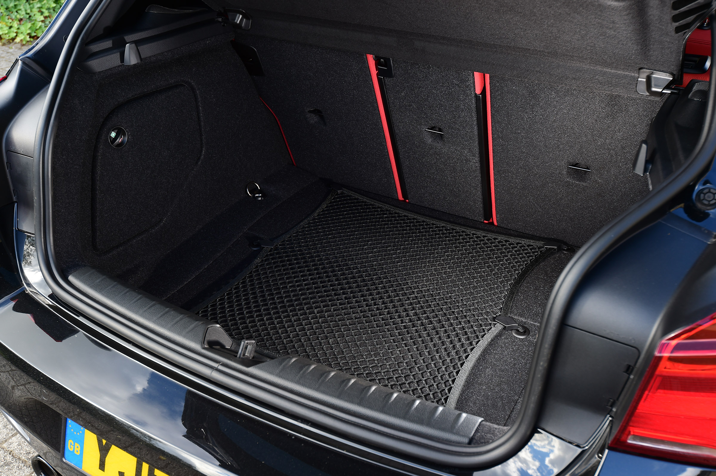 BMW M140i - boot