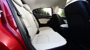 Mazda 3 2016 - rear seats