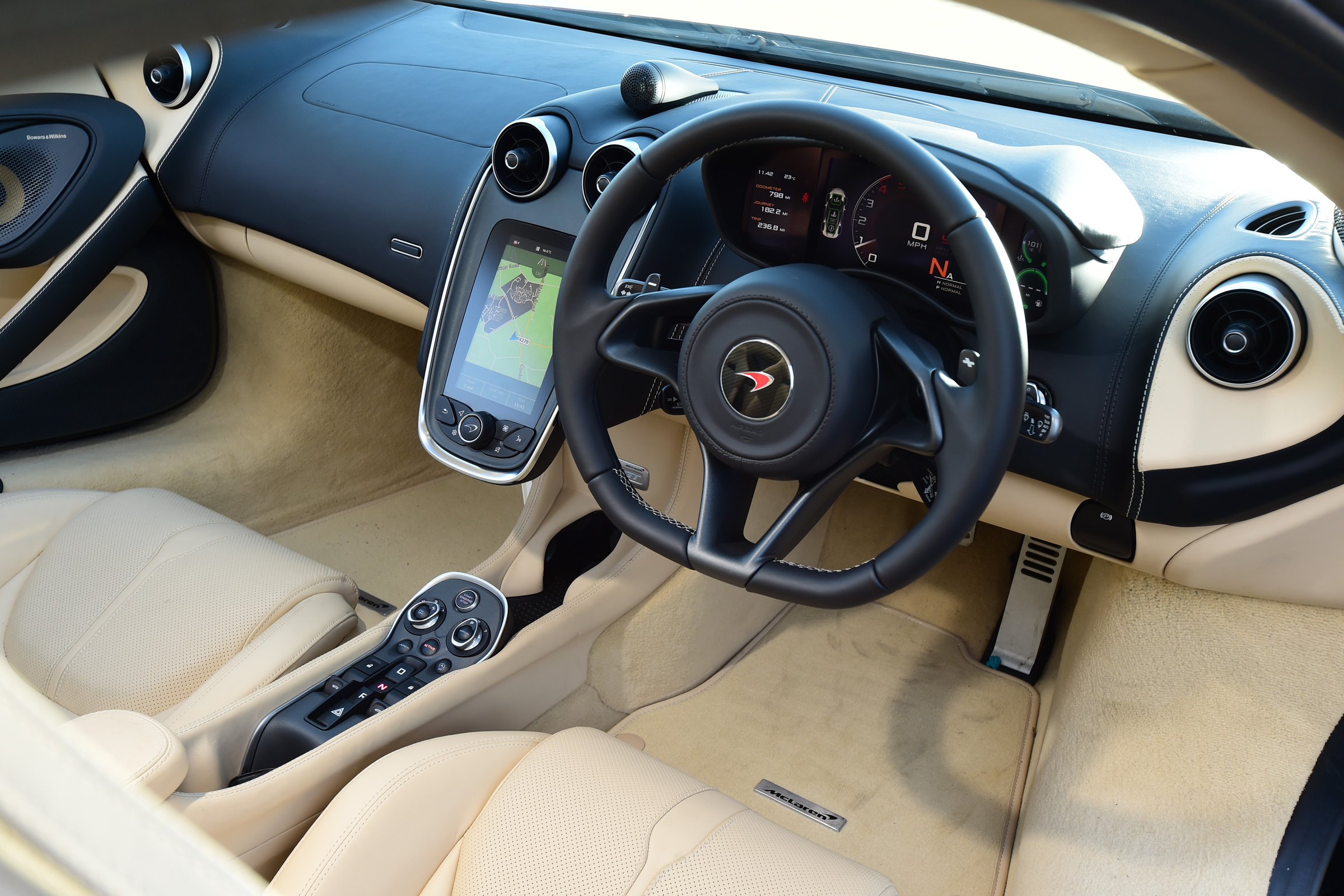 McLaren 570GT - dash