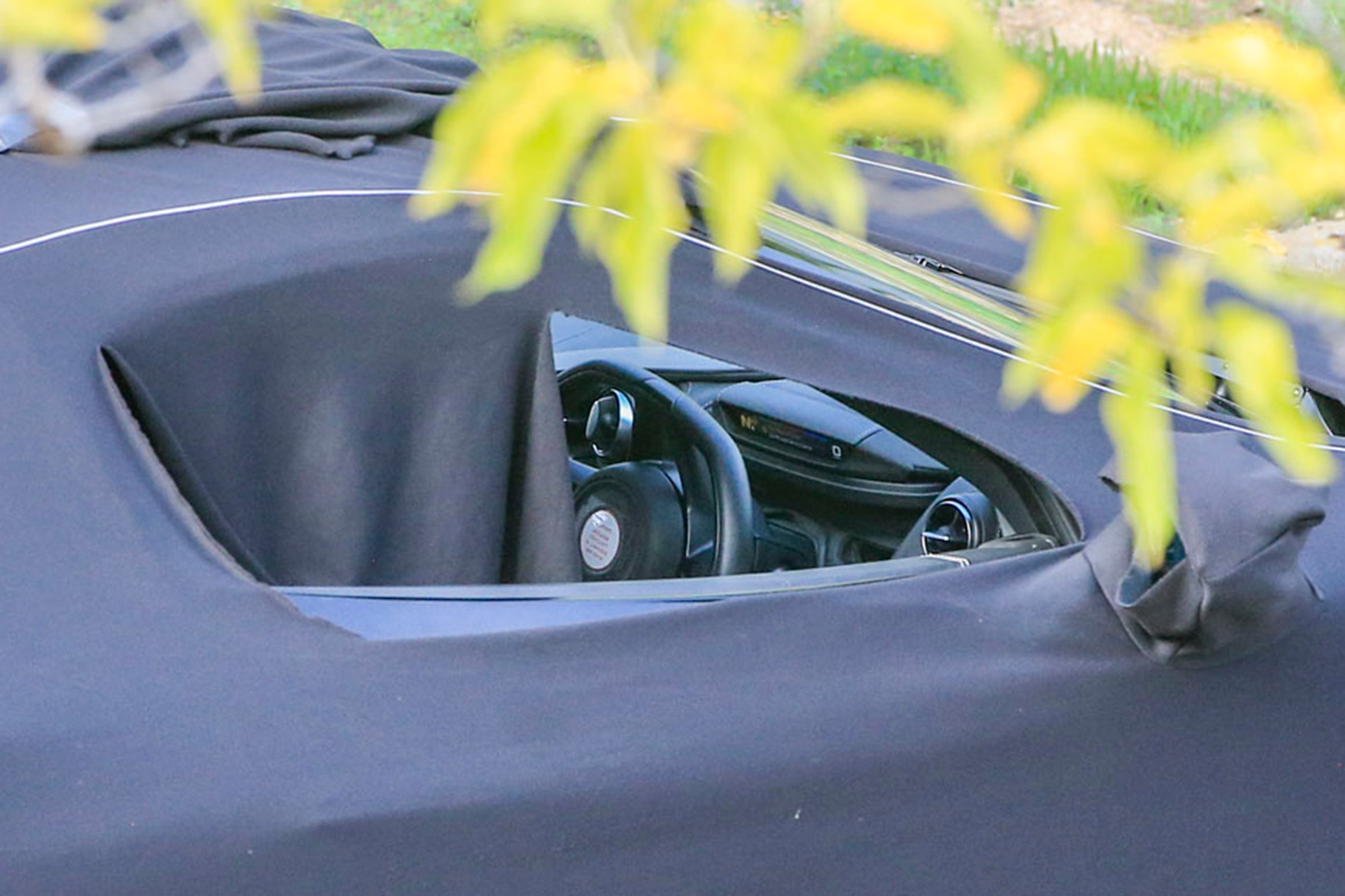 McLaren 650S replacement - spyshot interior