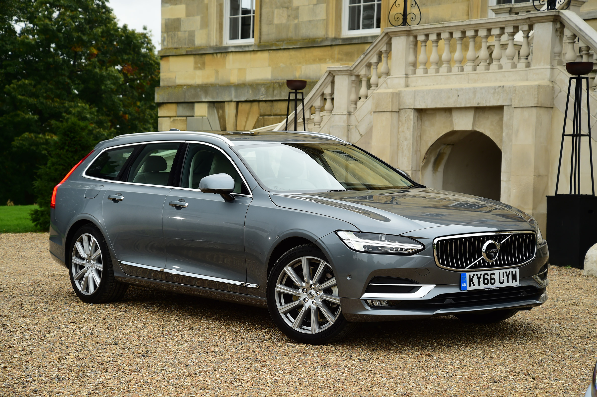 Volvo V90 - front static