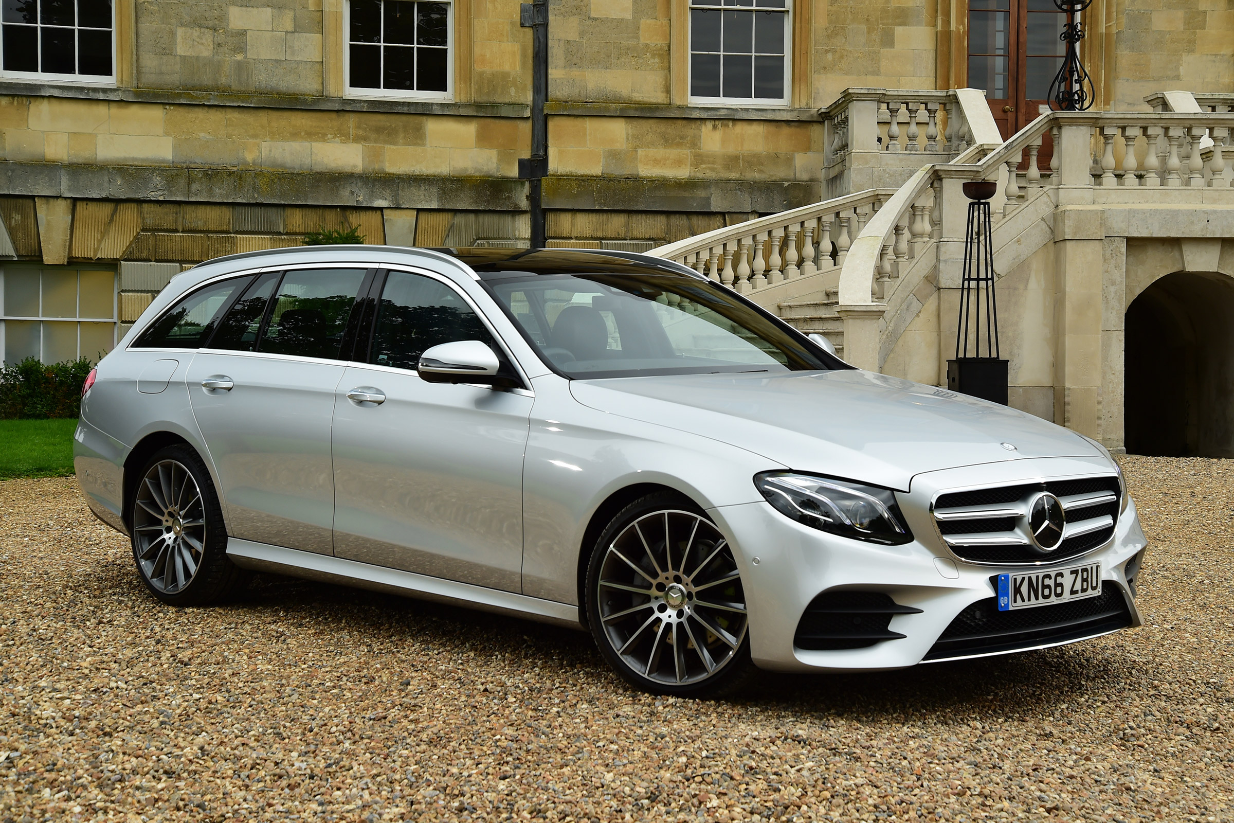 Mercedes E-Class Estate - front static
