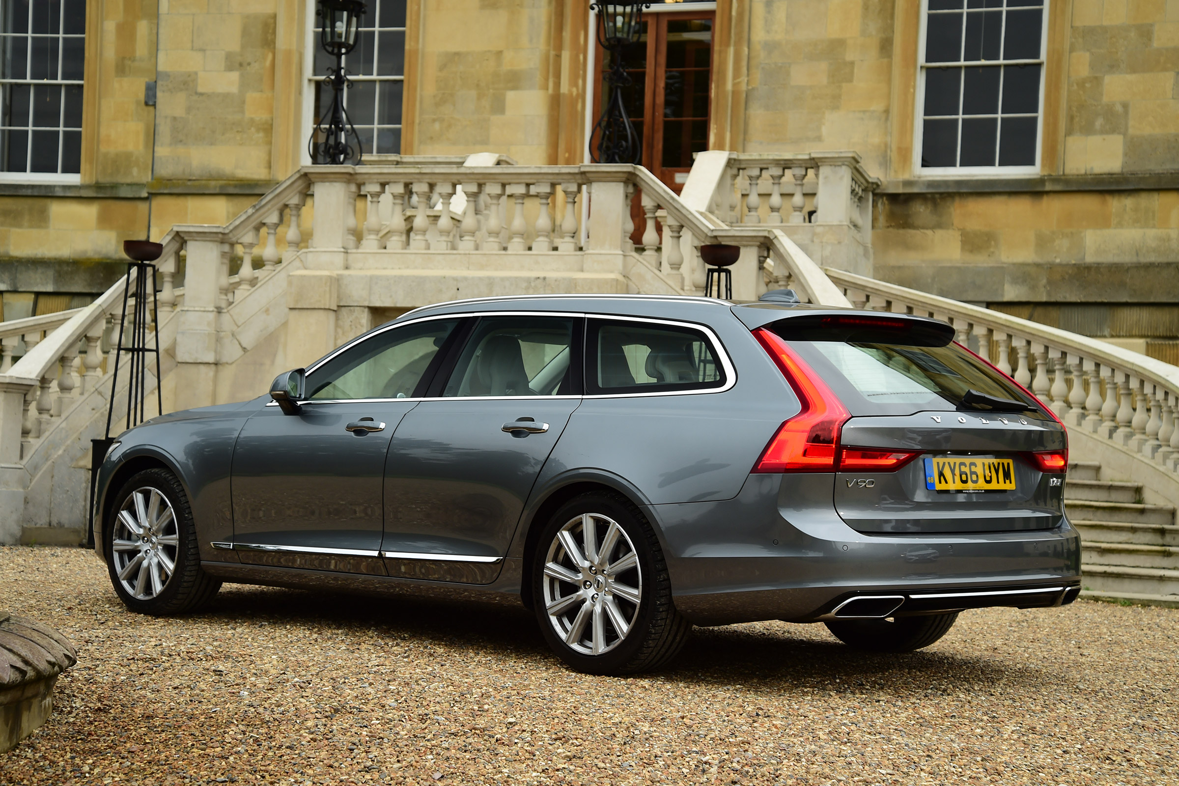 Volvo V90 - rear static