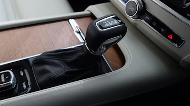 Volvo V90 - centre console