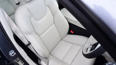 Volvo V90 - front seat